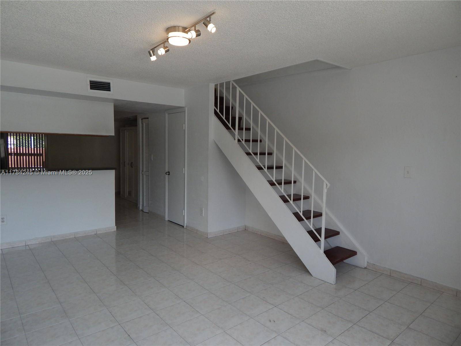 Hialeah, FL 33012,3995 W 9th Ct #28