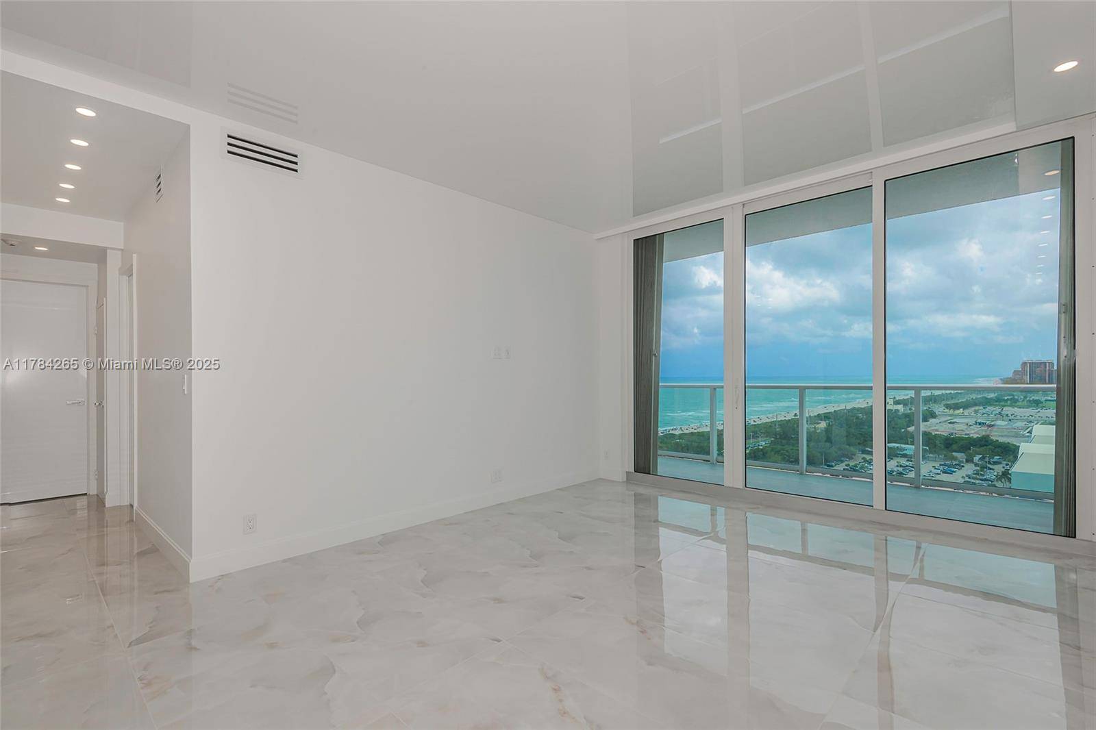 Sunny Isles Beach, FL 33160,100 Bayview Dr #PH25