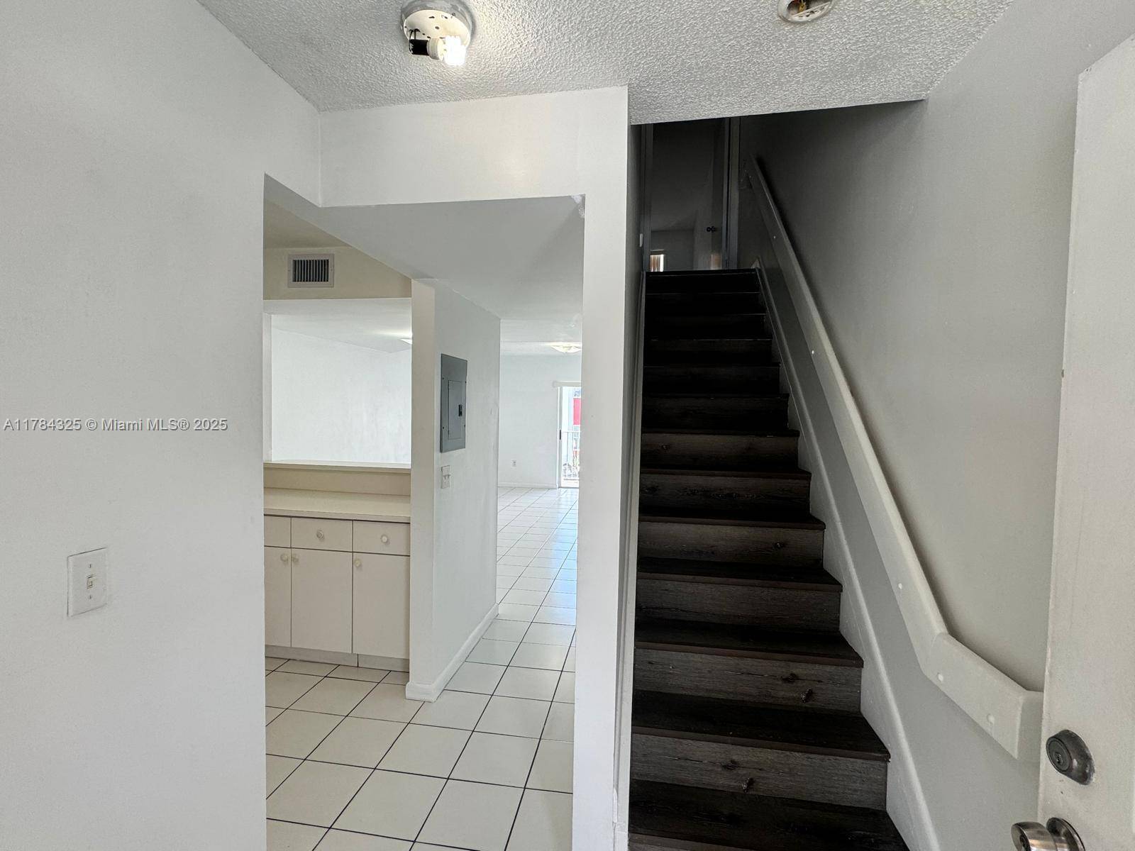 Hialeah, FL 33016,2620 W 76th St #201