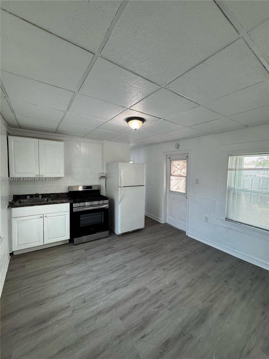 Dania Beach, FL 33004,25 SW 10th St #8