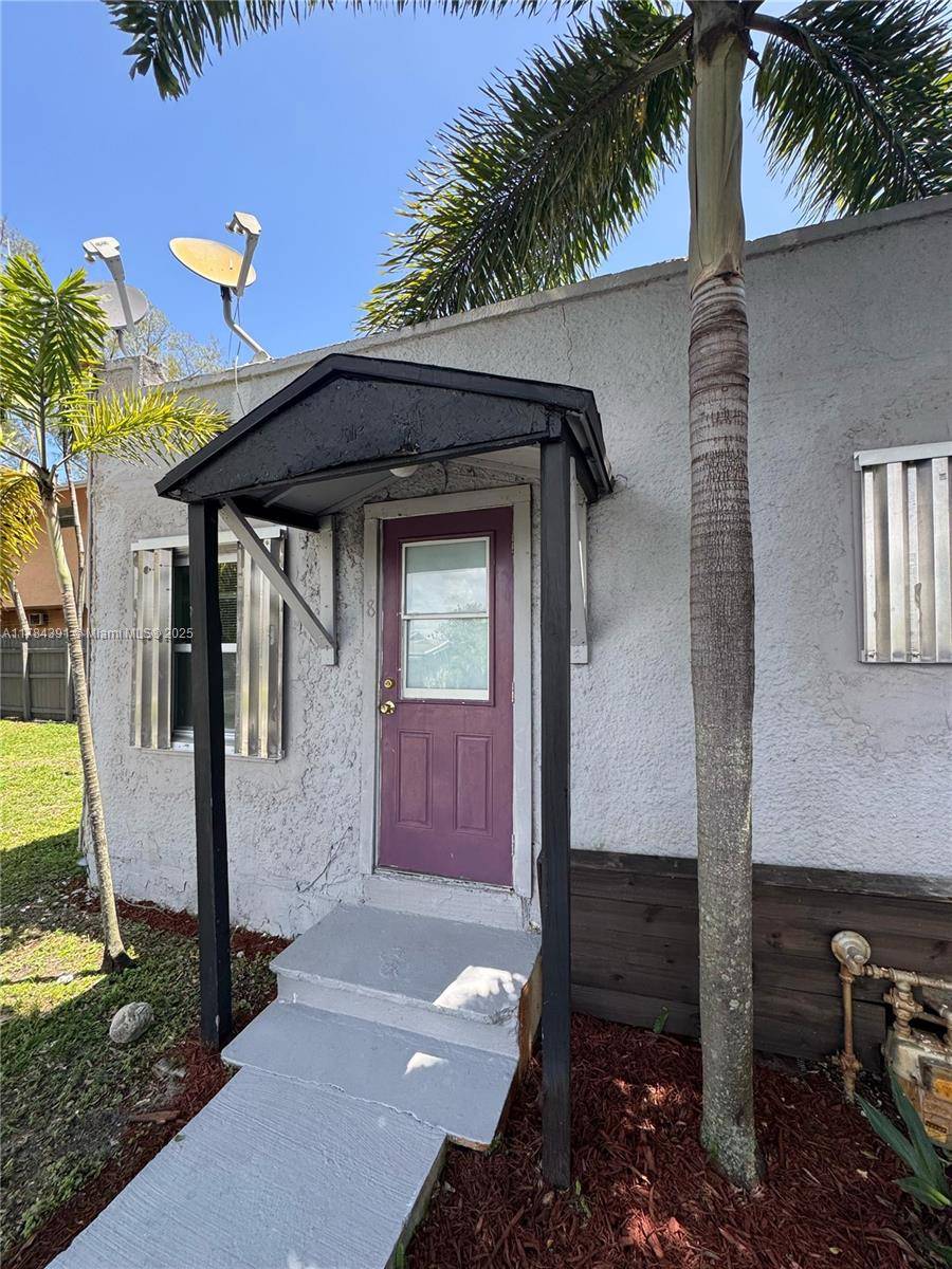 Dania Beach, FL 33004,25 SW 10th St #8