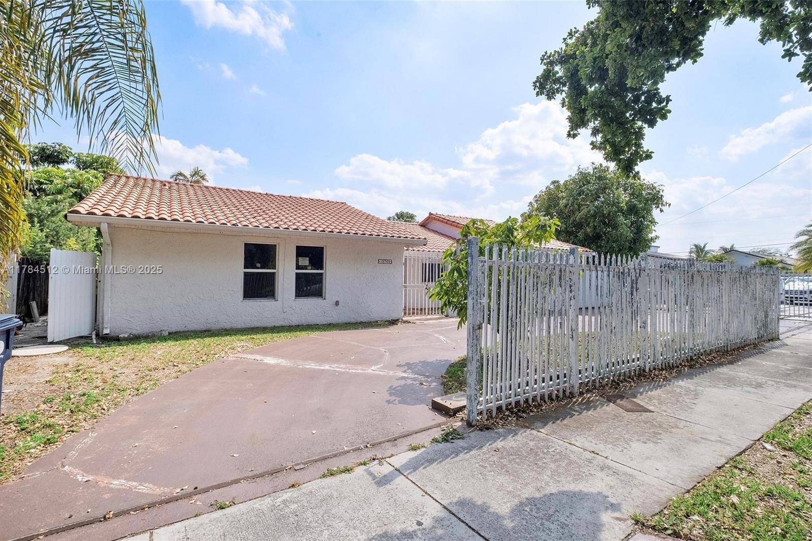 Miami, FL 33165,10760 SW 38th St