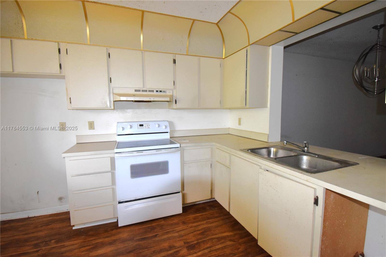 Plantation, FL 33322,8592 W Sunrise Blvd #303