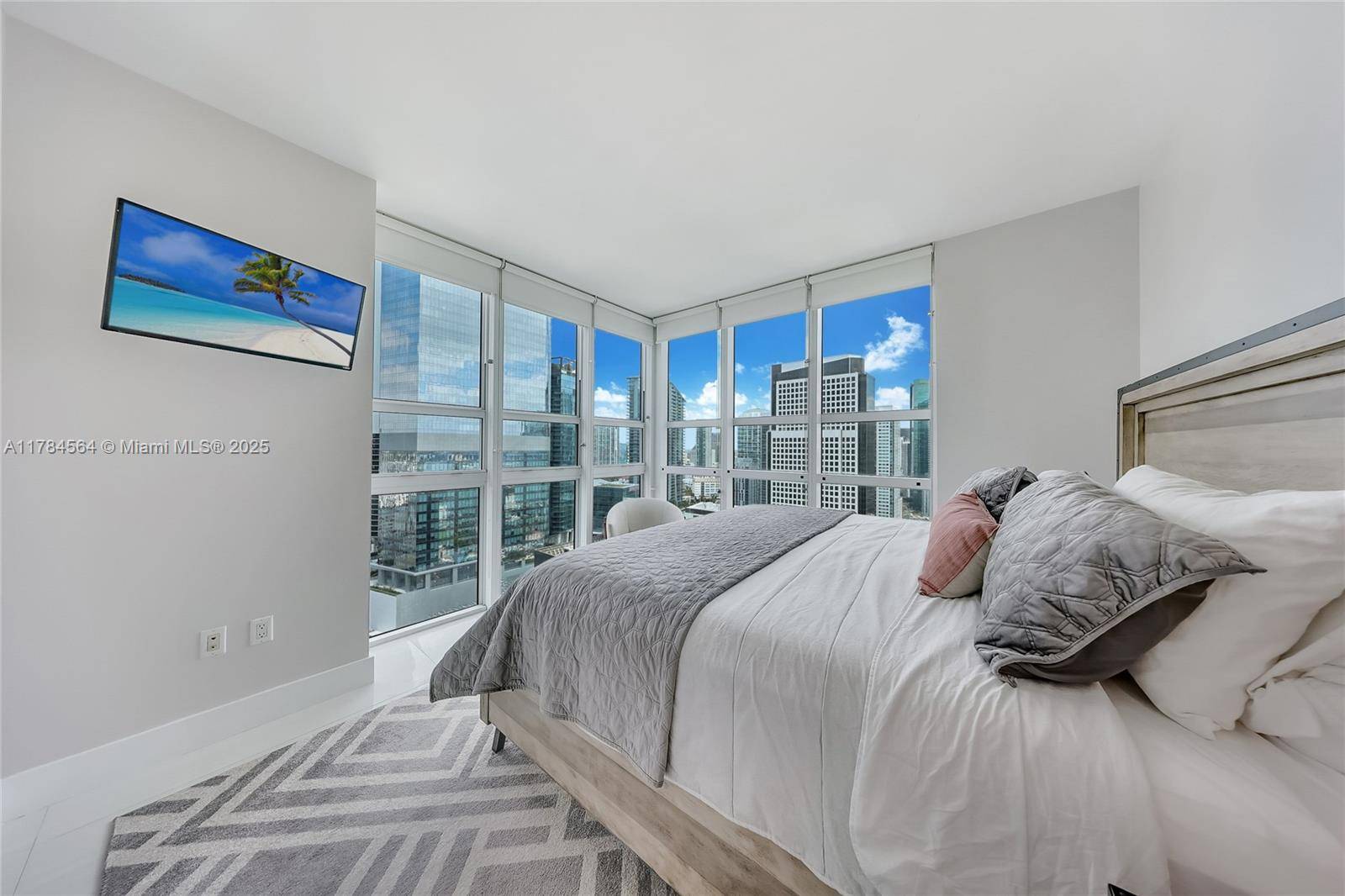 Miami, FL 33131,951 Brickell Ave #3201