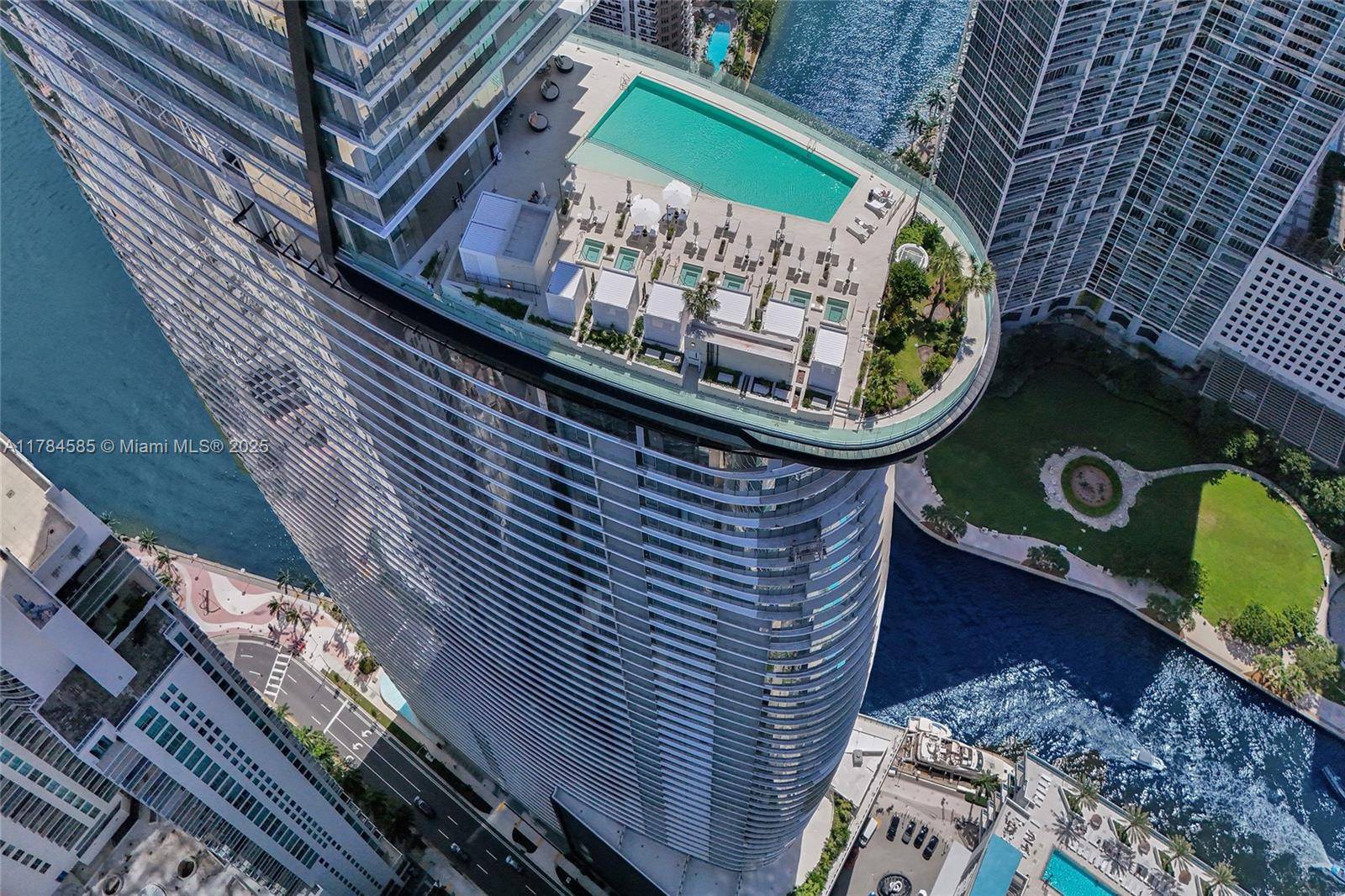 Miami, FL 33131,300 Biscayne blvd Way #3806W