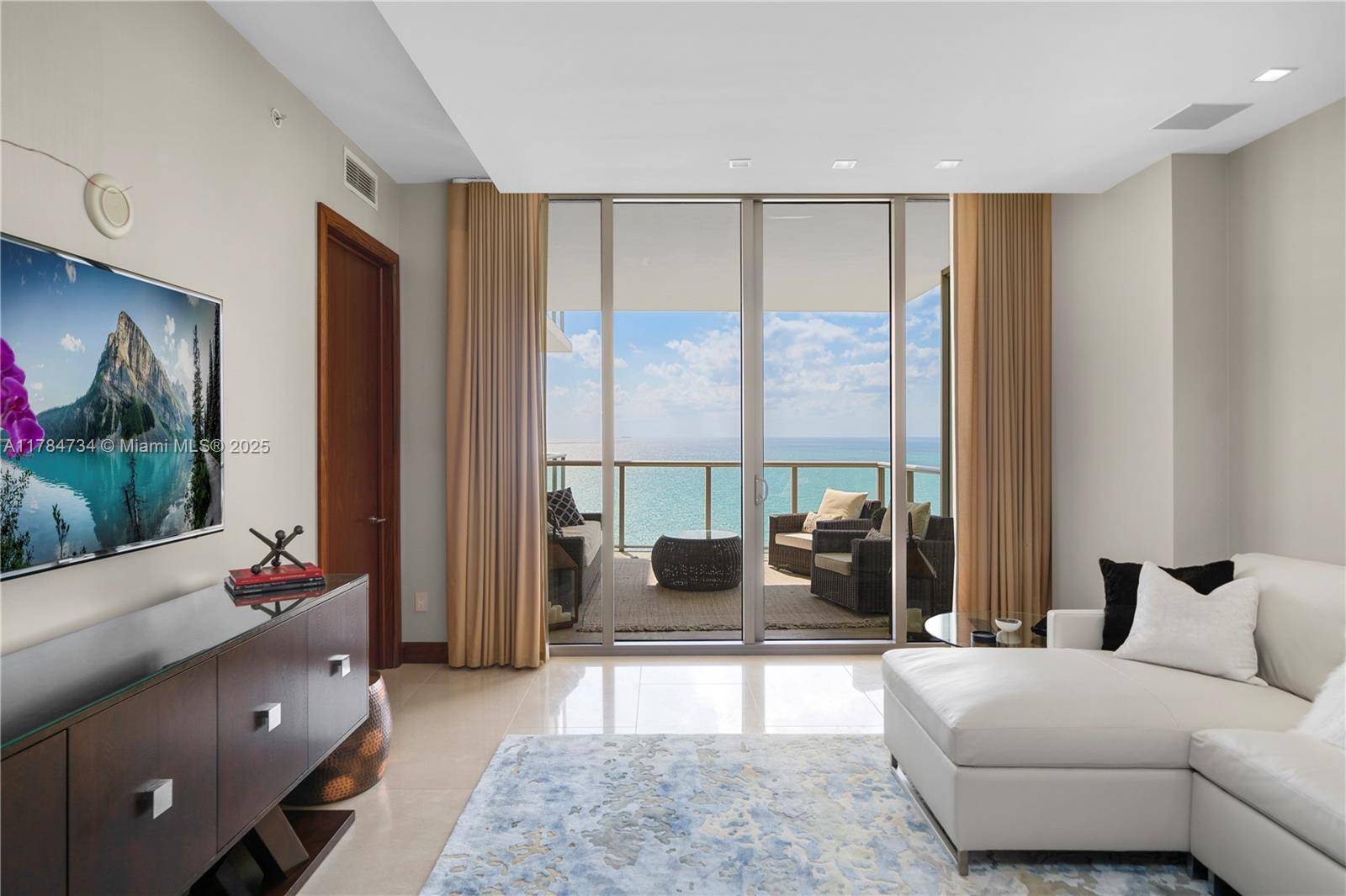 Bal Harbour, FL 33154,9703 Collins Ave #2604