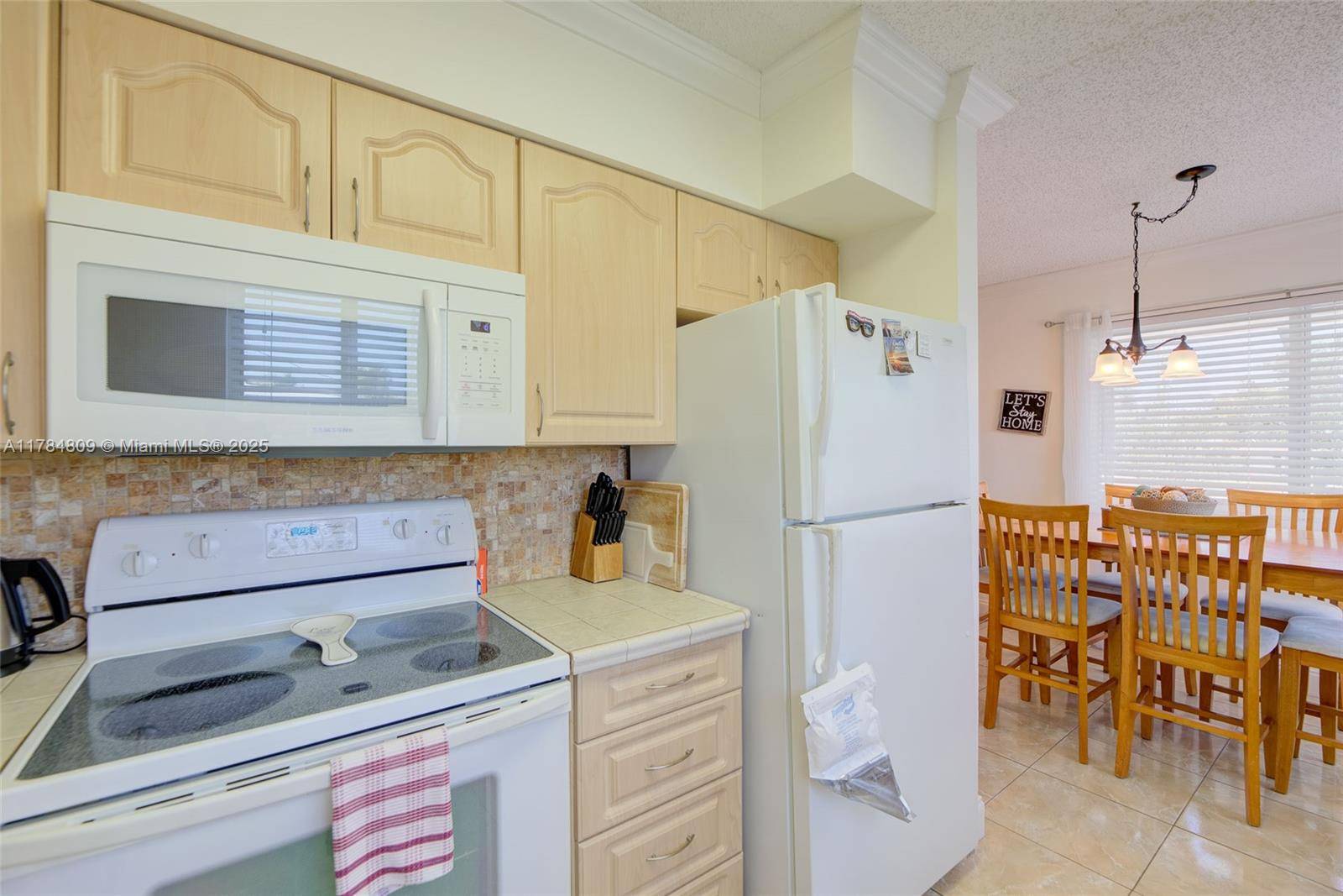 Hallandale Beach, FL 33009,920 SW 10th Ter #12AR