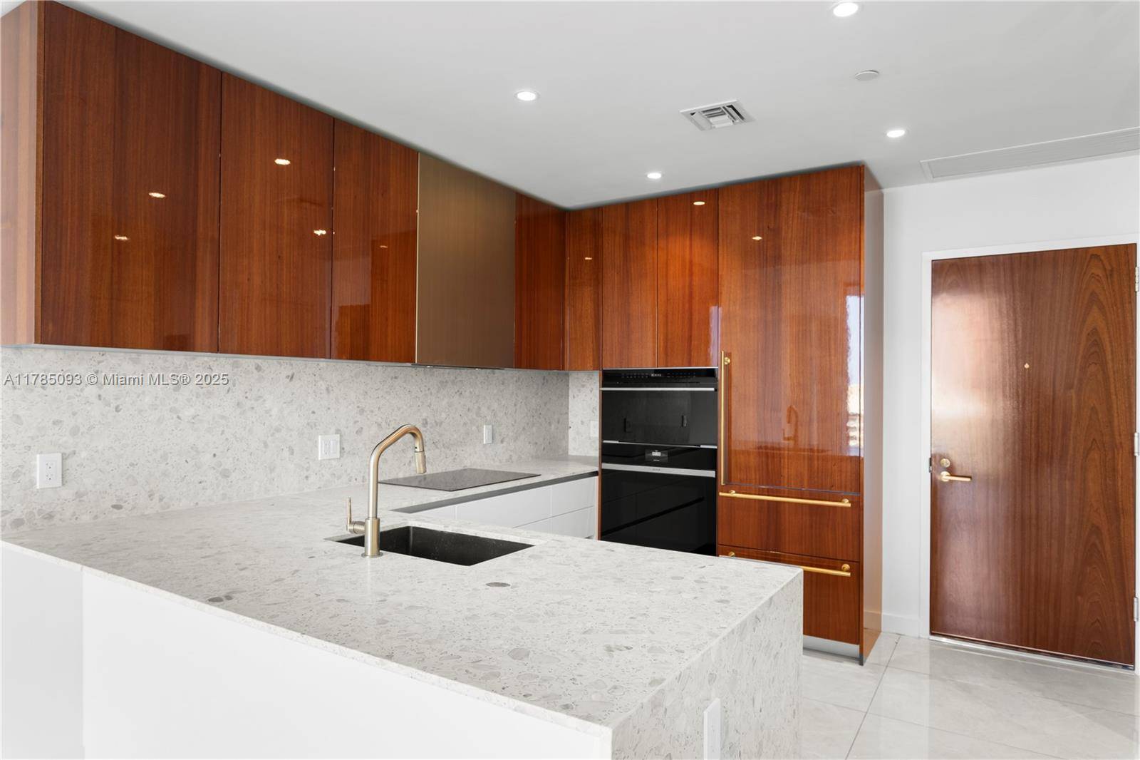 Miami, FL 33133,2678 Tigertail Ave #612