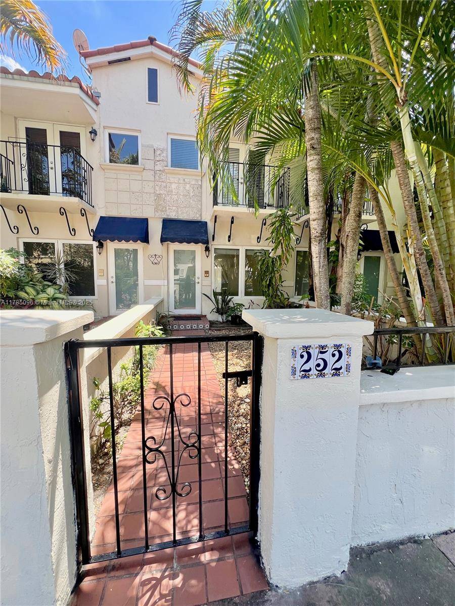 Coral Gables, FL 33134,252 Majorca Ave #252