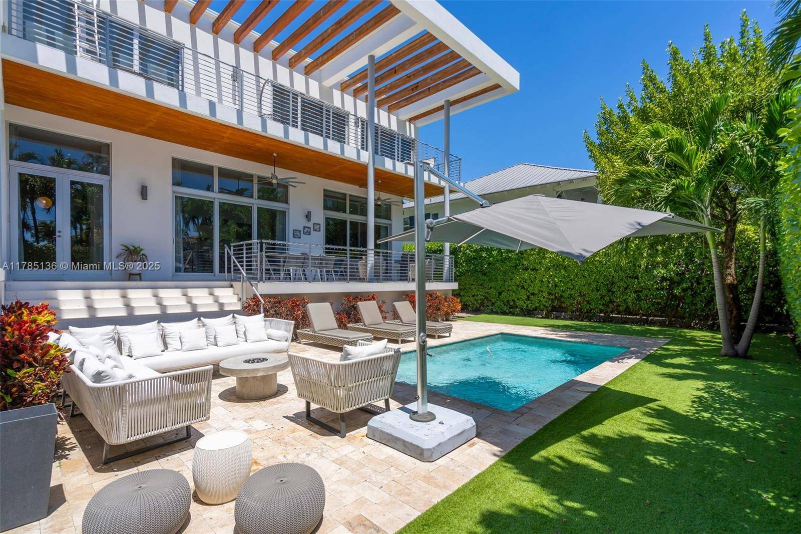 Key Biscayne, FL 33149,230 W Mcintyre St