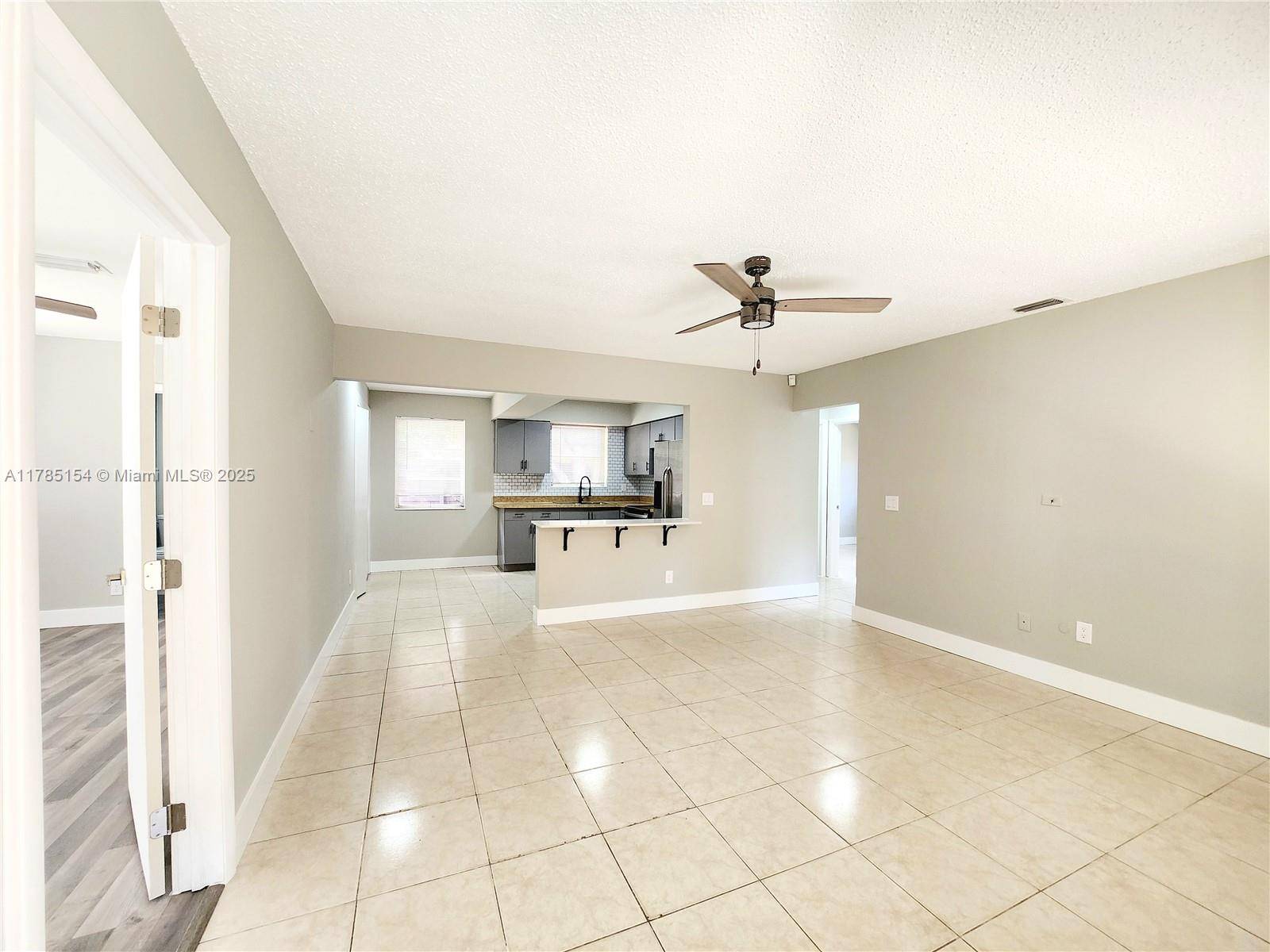 Oakland Park, FL 33309,100 NW 40th St #122