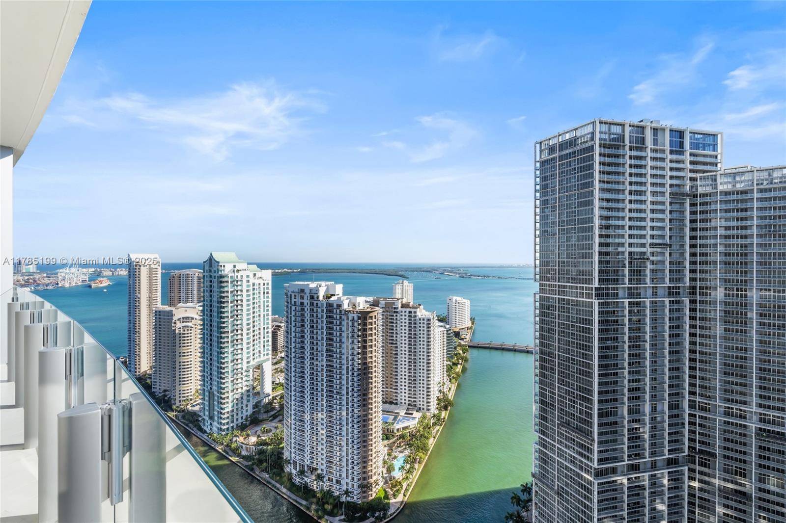 Miami, FL 33131,300 Biscayne Blvd Way #4207