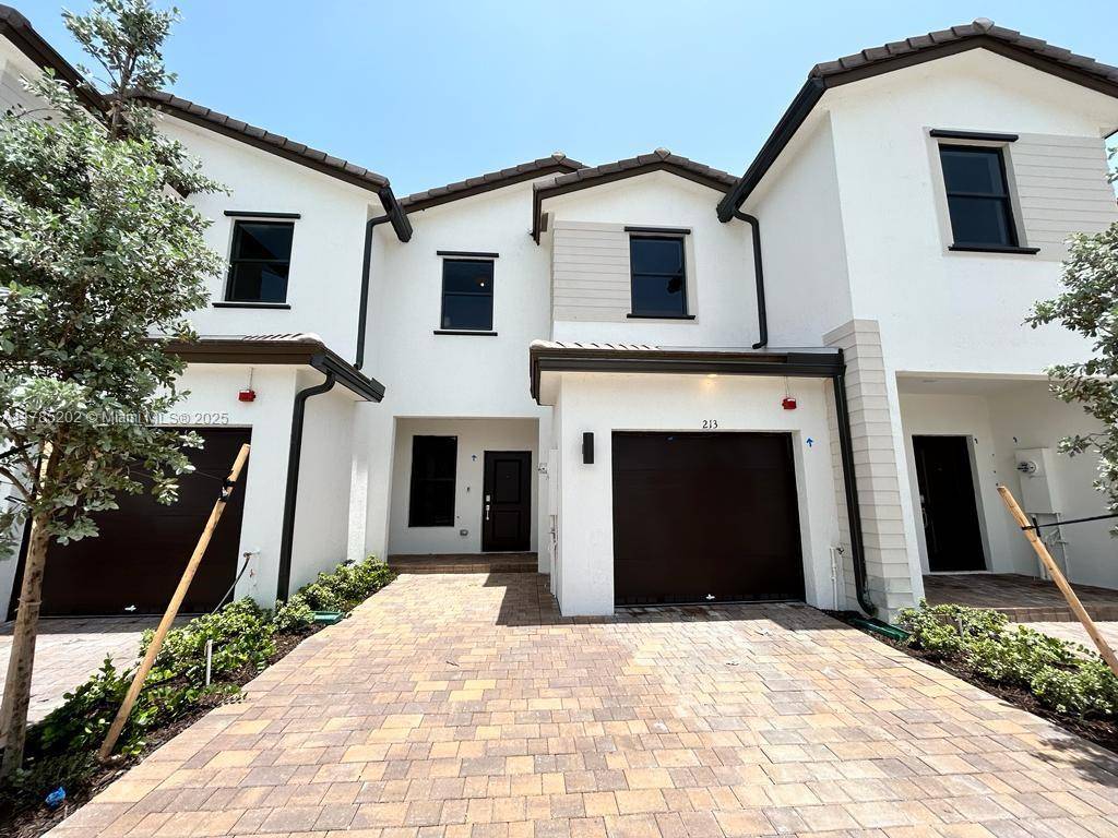 Pembroke Pines, FL 33027,213 SW 159th Way #213