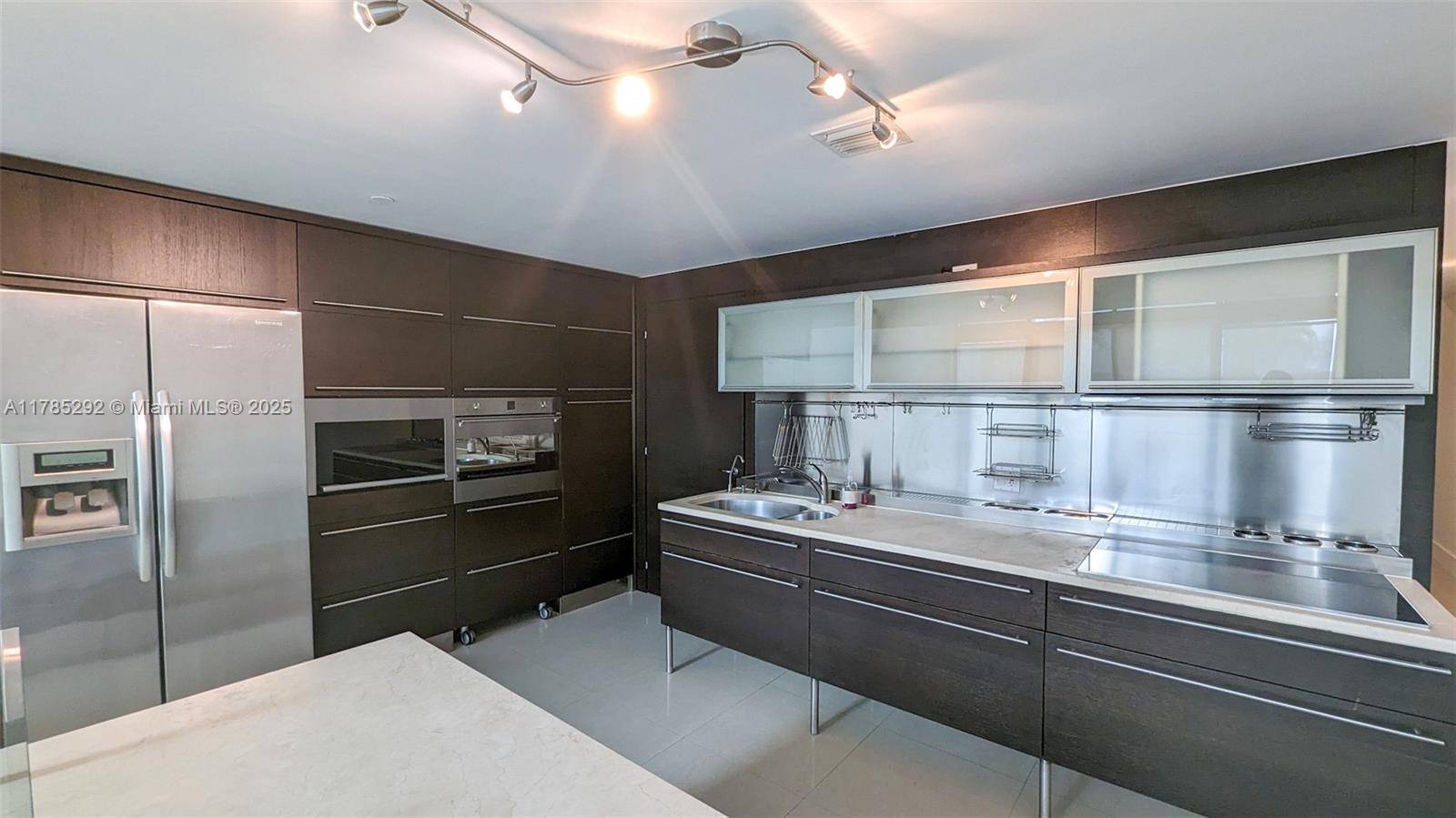Miami Beach, FL 33140,6000 Collins Ave #103