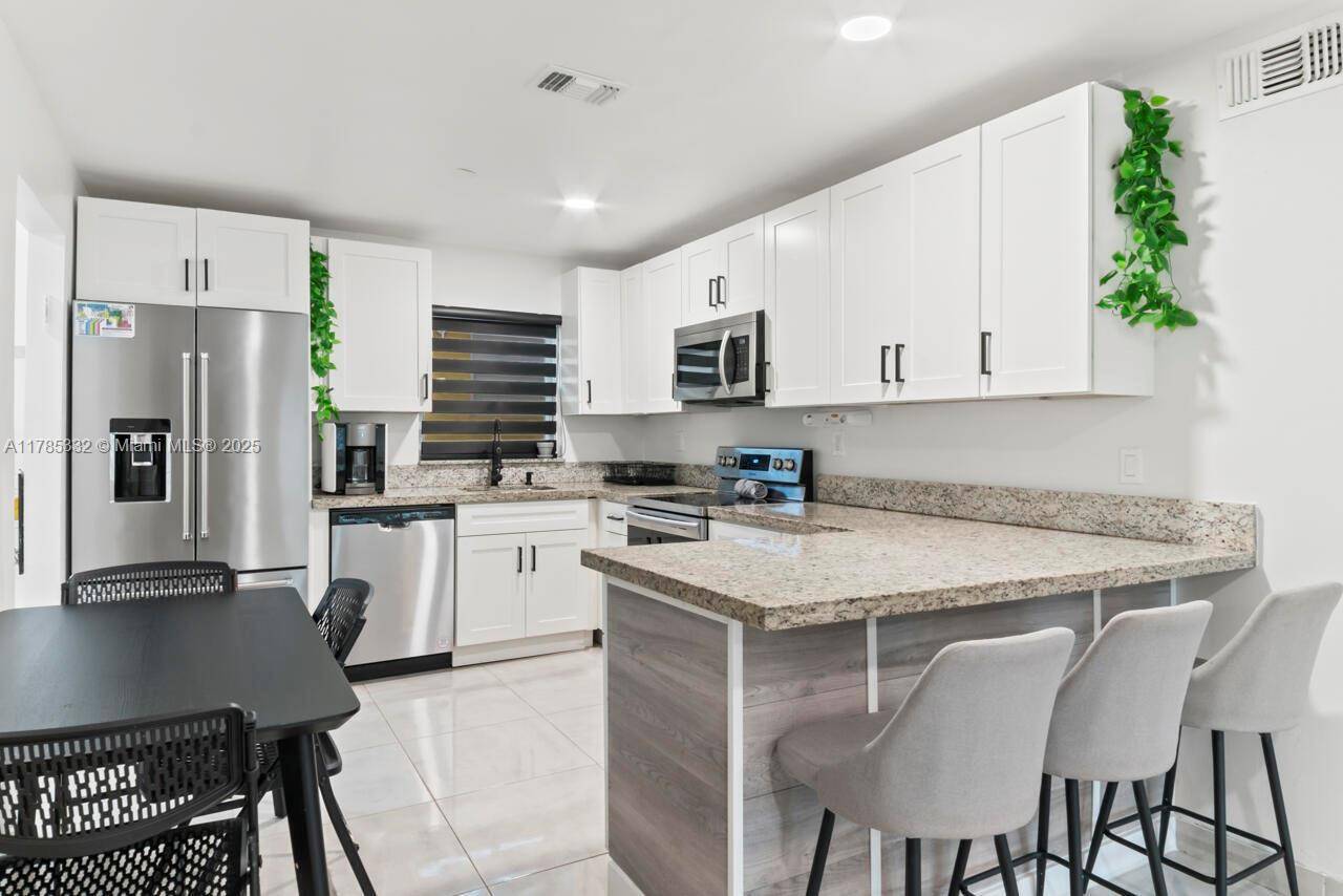 Fort Lauderdale, FL 33315,2320 SW 18th Ter #3