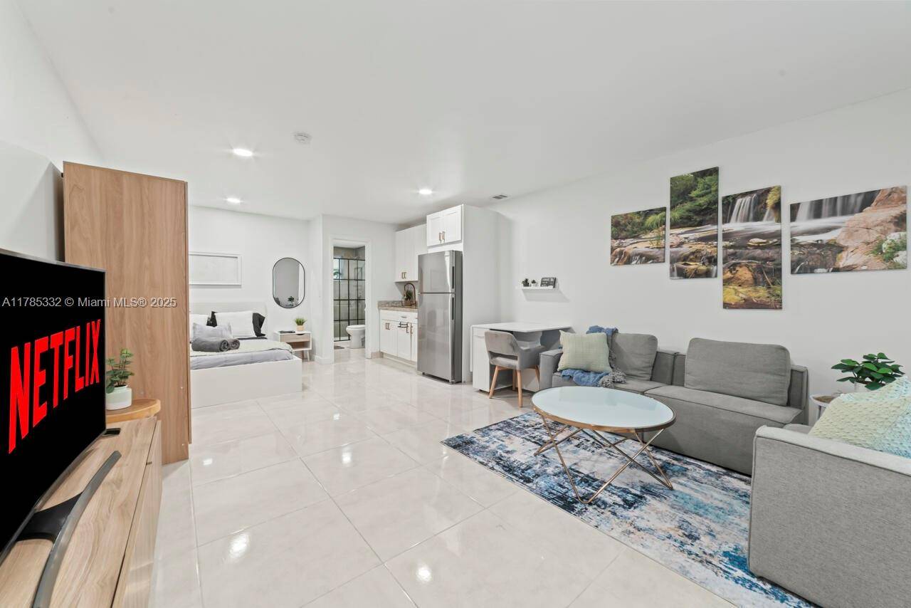 Fort Lauderdale, FL 33315,2320 SW 18th Ter #3