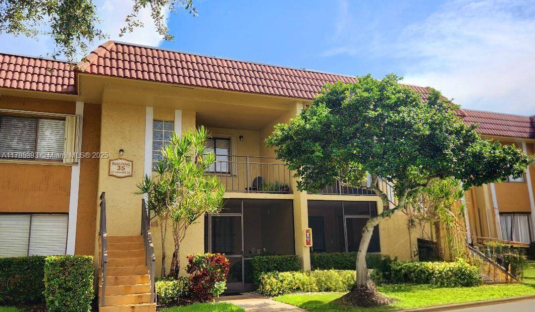 Weston, FL 33326,307 Lakeview Dr #102