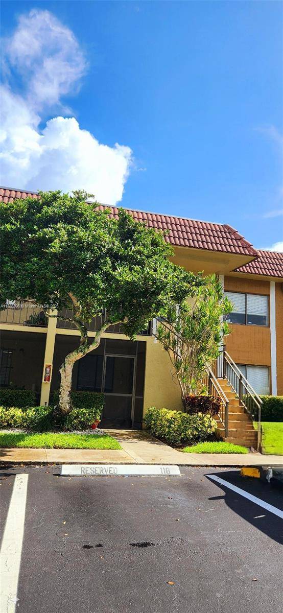 Weston, FL 33326,307 Lakeview Dr #102