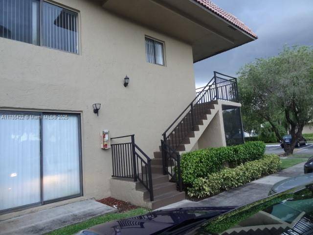 Weston, FL 33326,342 Lakeview Dr #105