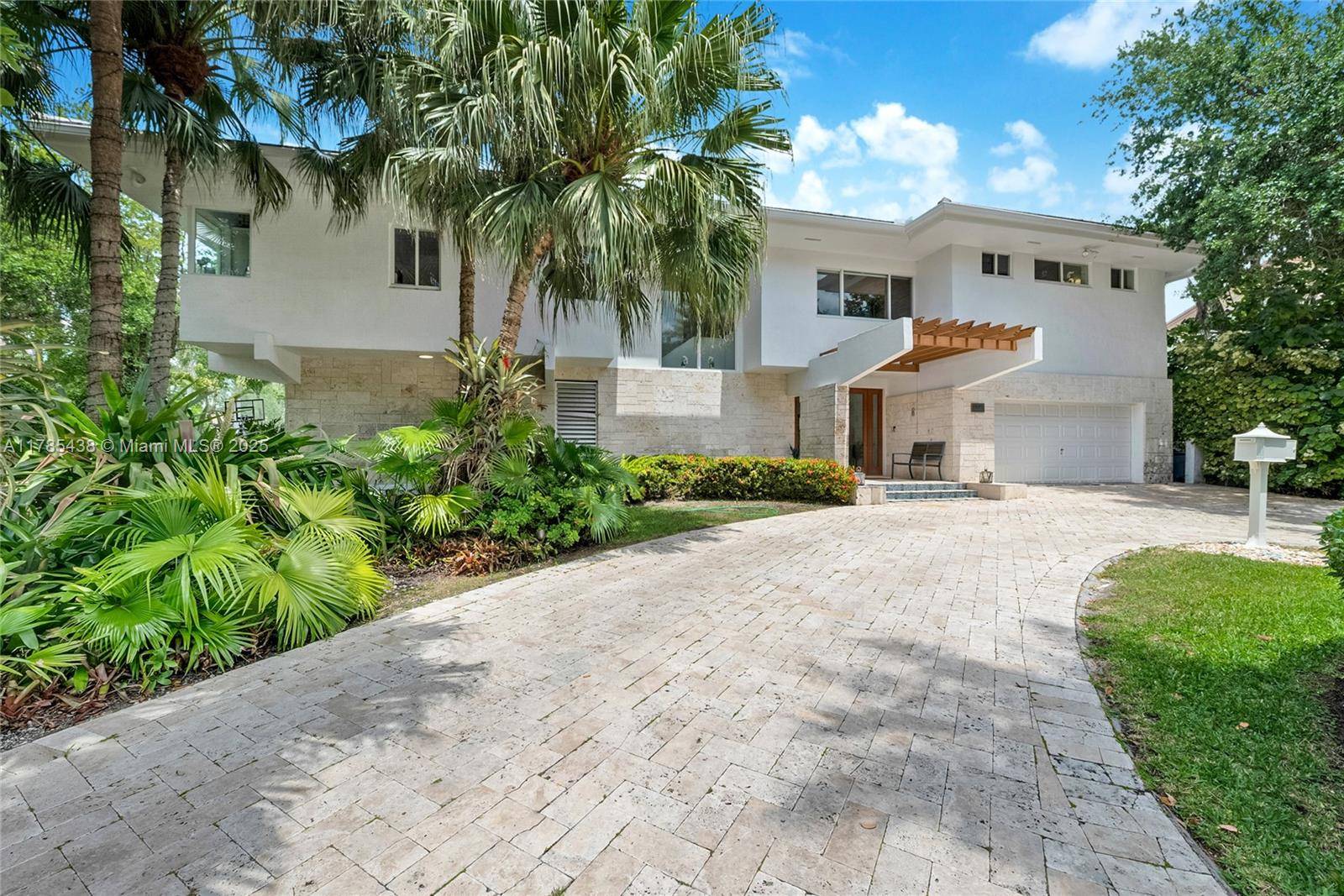 Coral Gables, FL 33156,695 Bella Vista Ave