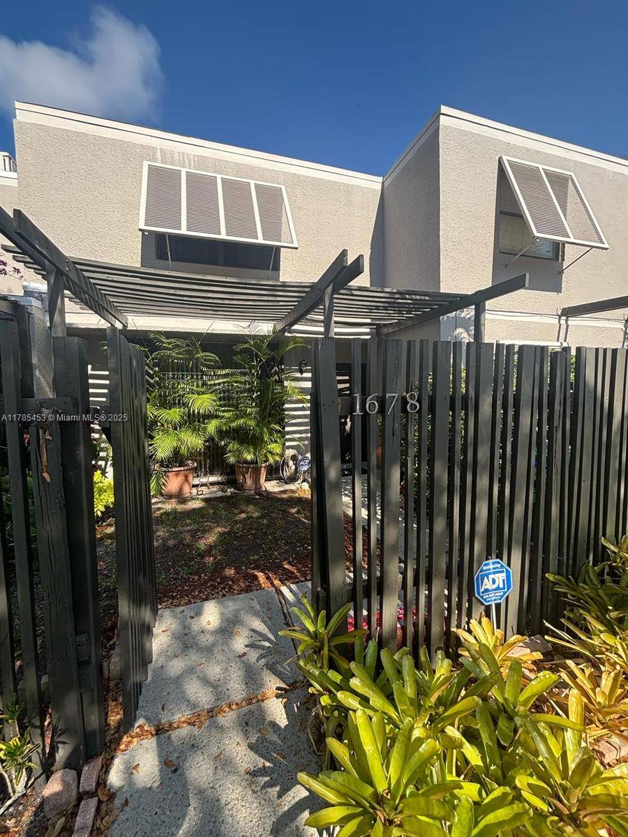 Pembroke Pines, FL 33026,1678 NW 113th Way