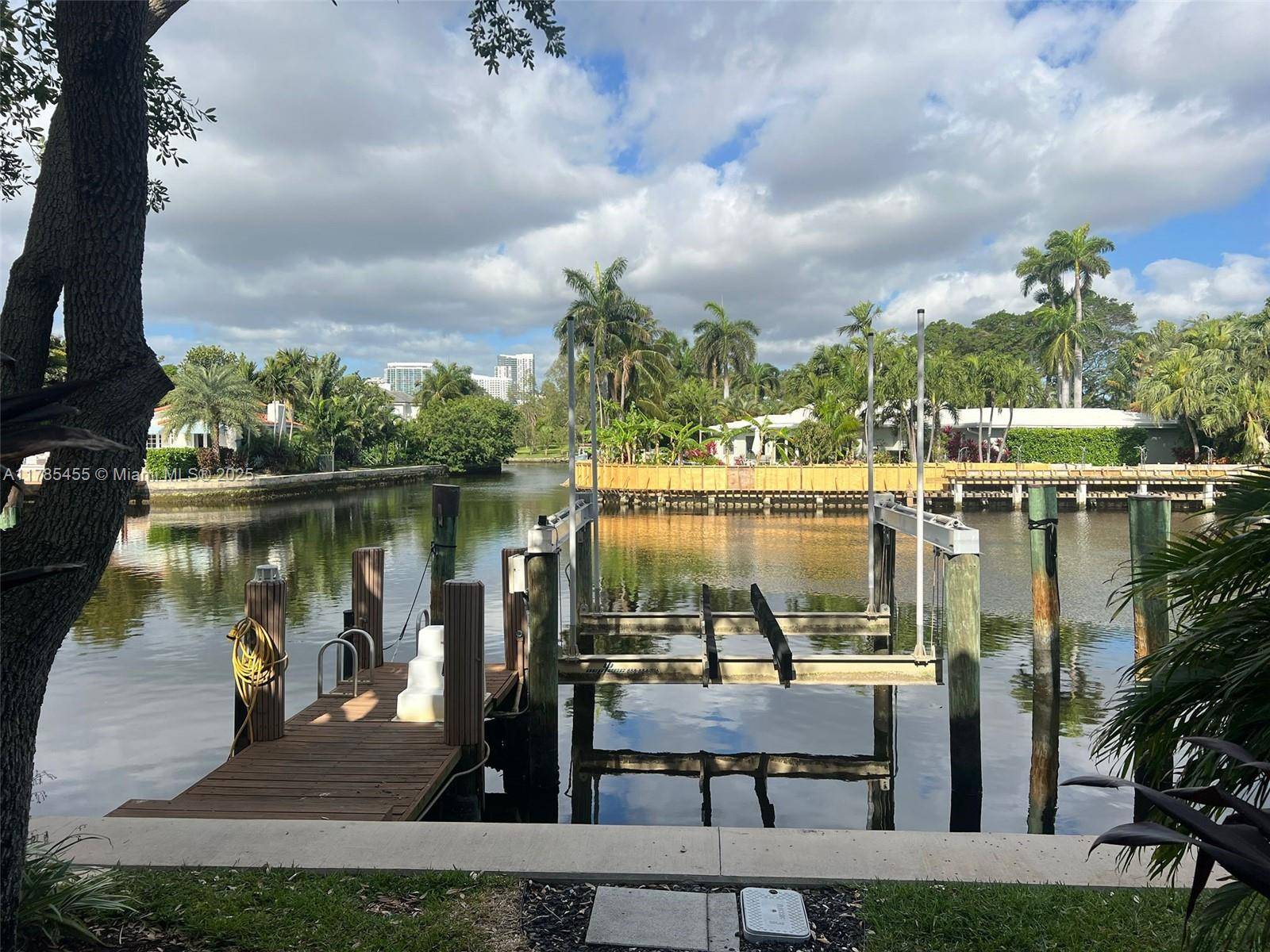 Fort Lauderdale, FL 33301,87 Hendricks Isle #87