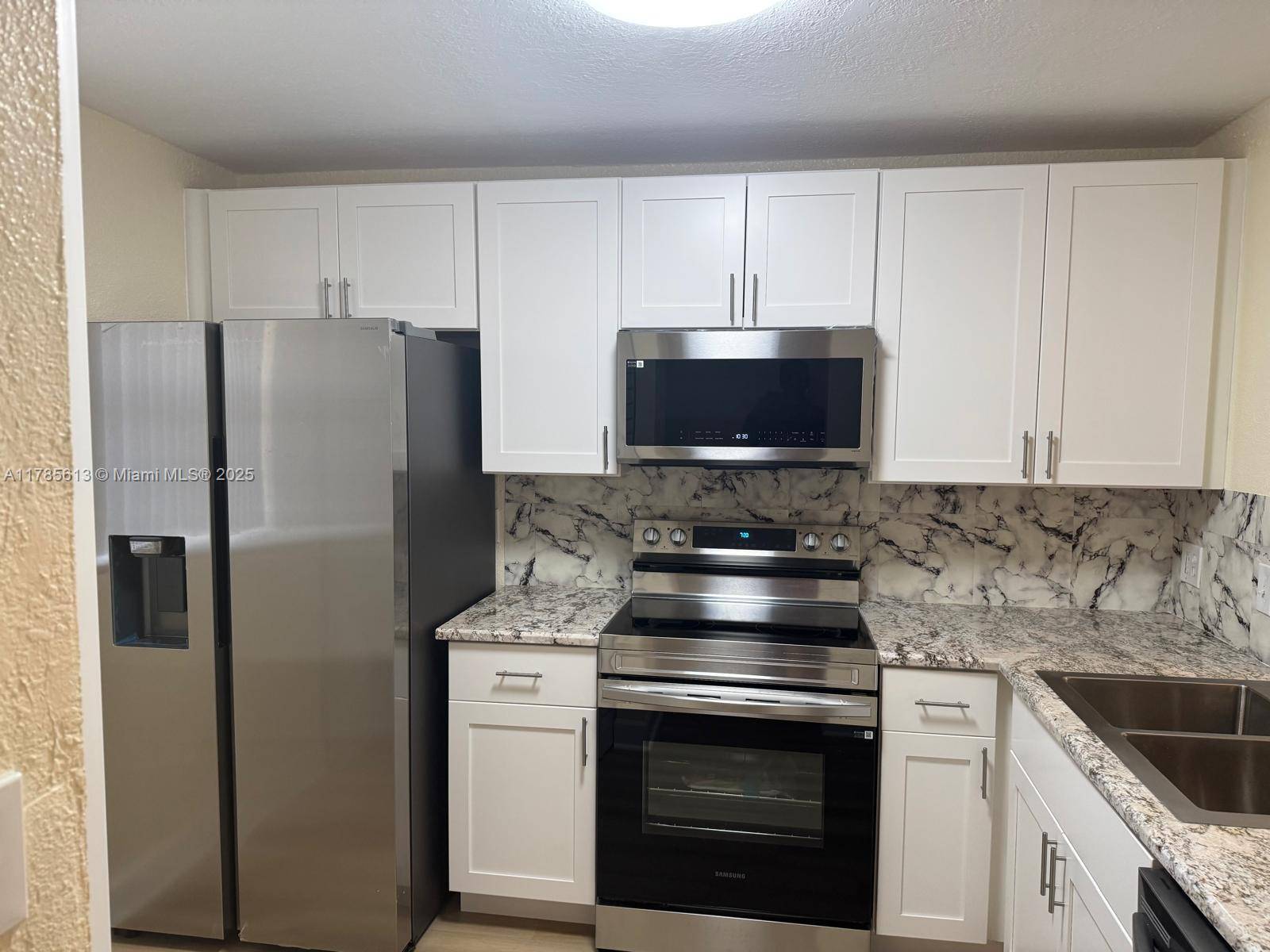 Davie, FL 33024,7830 NW 33rd St #202