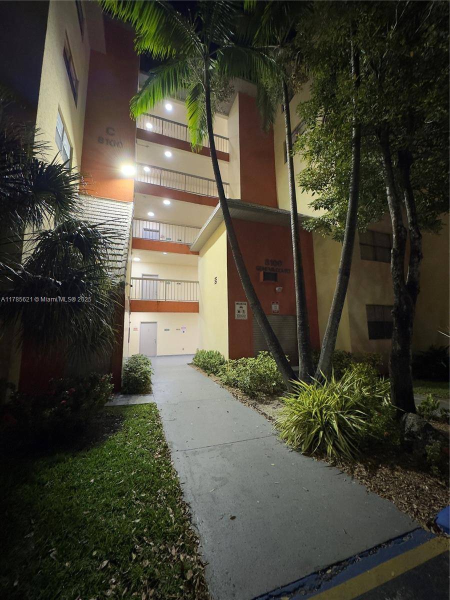 Doral, FL 33166,8100 Geneva Ct #344