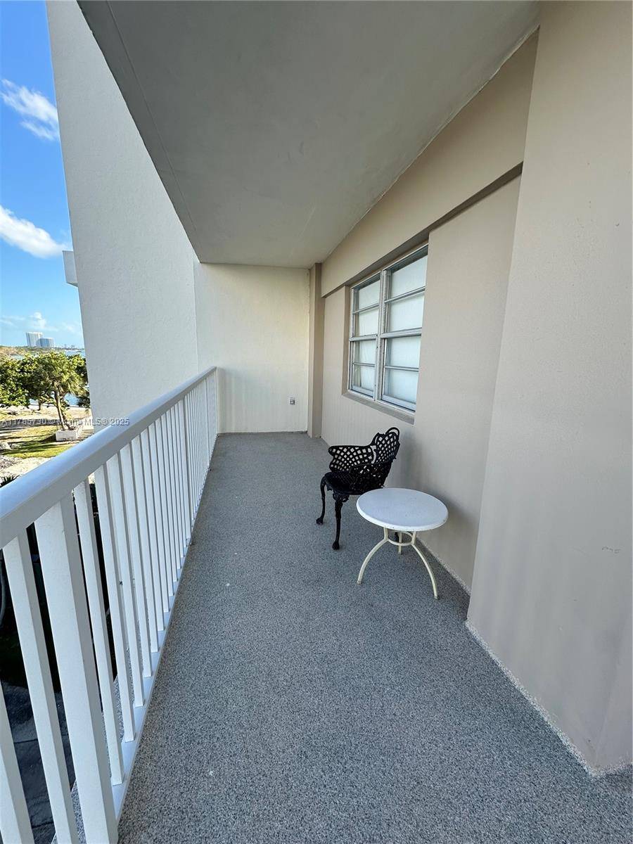 Sunny Isles Beach, FL 33160,300 Bayview Dr #315