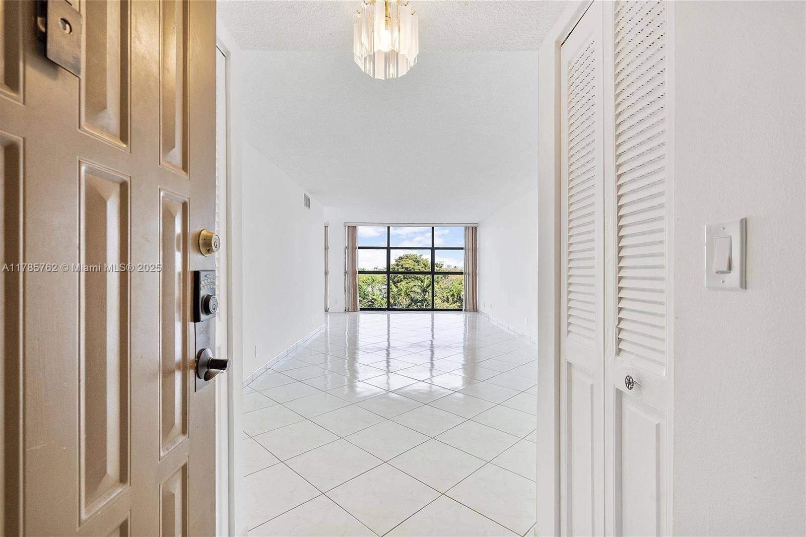 Hallandale Beach, FL 33009,600 Parkview Dr #525