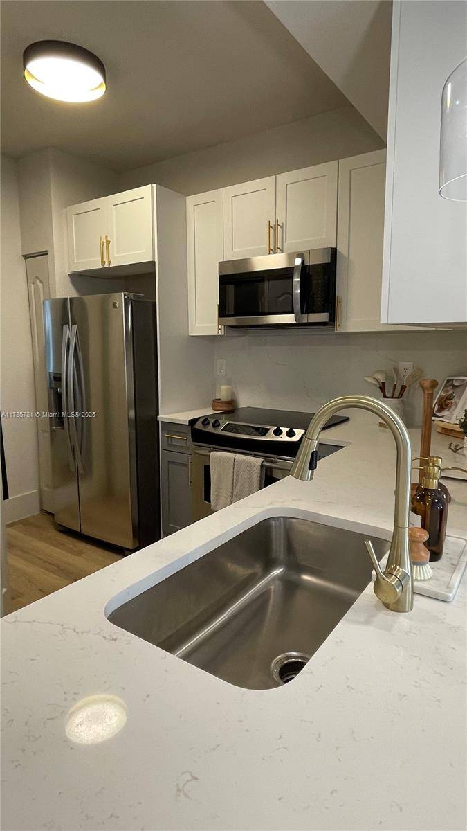 South Miami, FL 33143,6001 SW 70th St #413