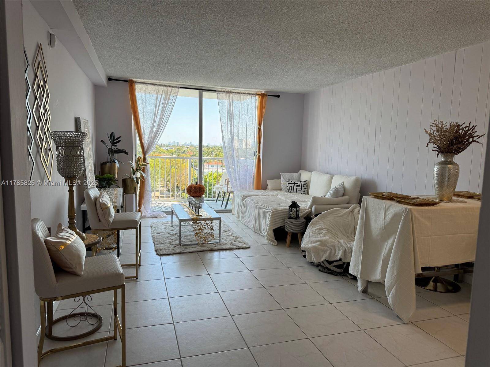 North Miami, FL 33181,2020 NE 135th St #808
