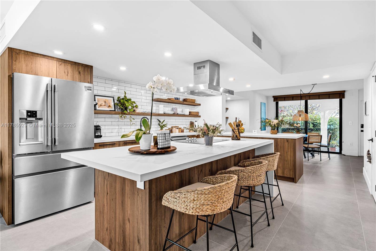 Key Biscayne, FL 33149,450 Grapetree Dr #314