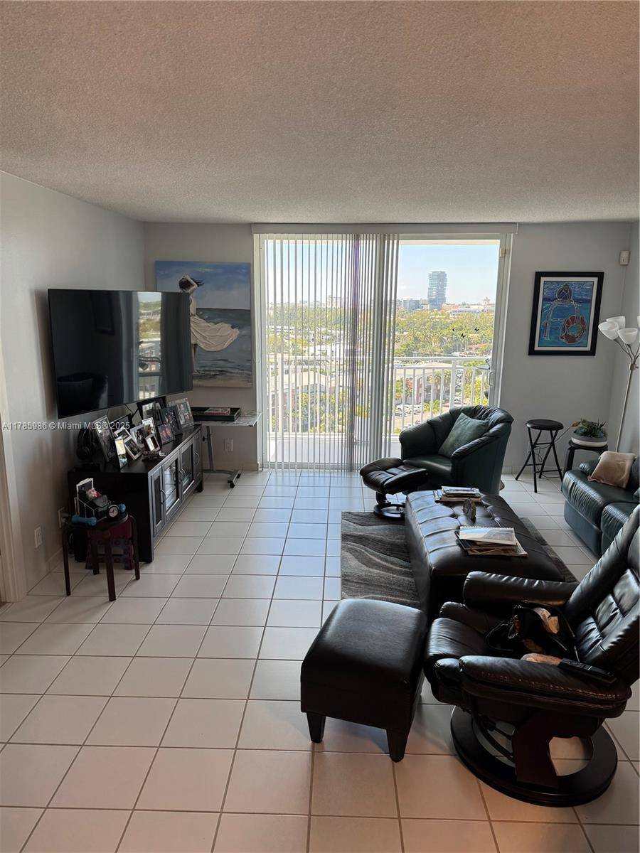 Hallandale Beach, FL 33009,427 Golden Isles Dr #11J