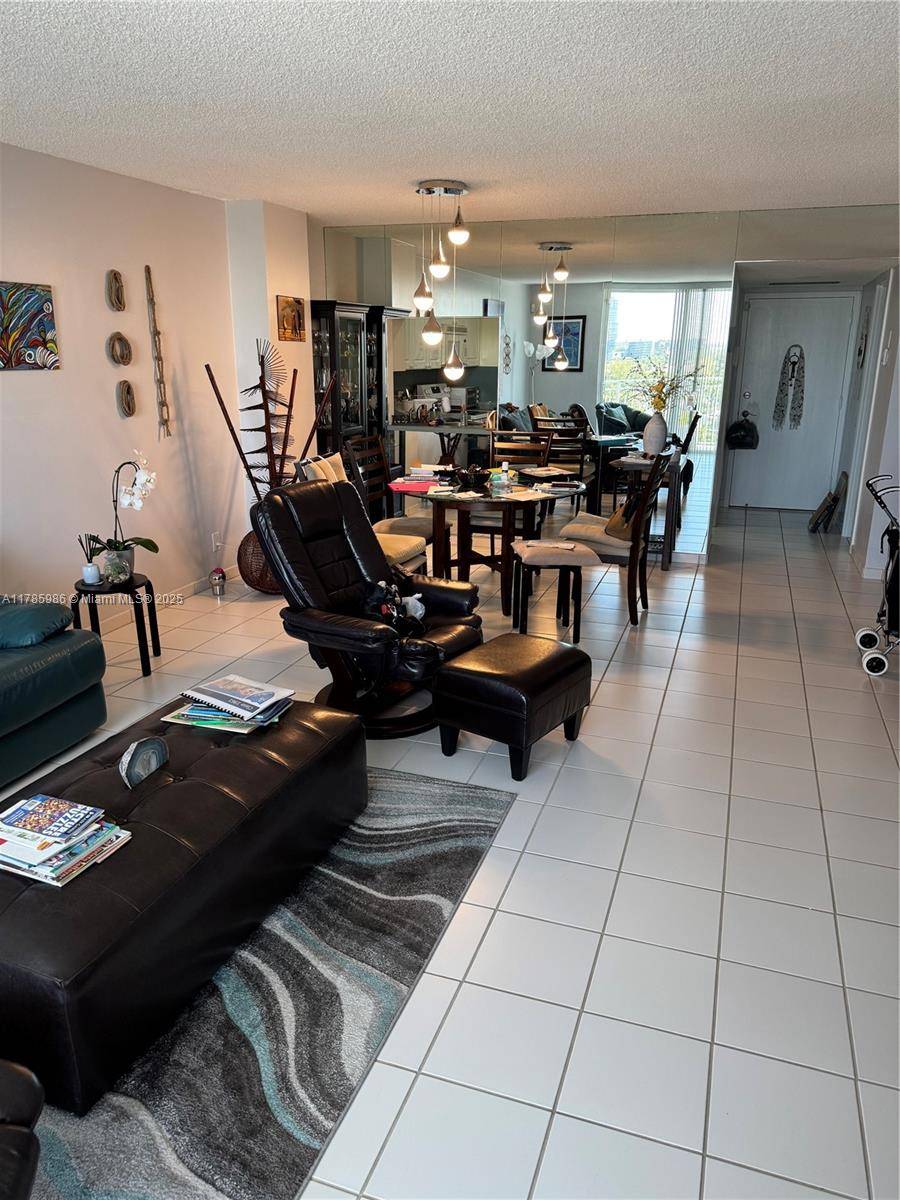 Hallandale Beach, FL 33009,427 Golden Isles Dr #11J