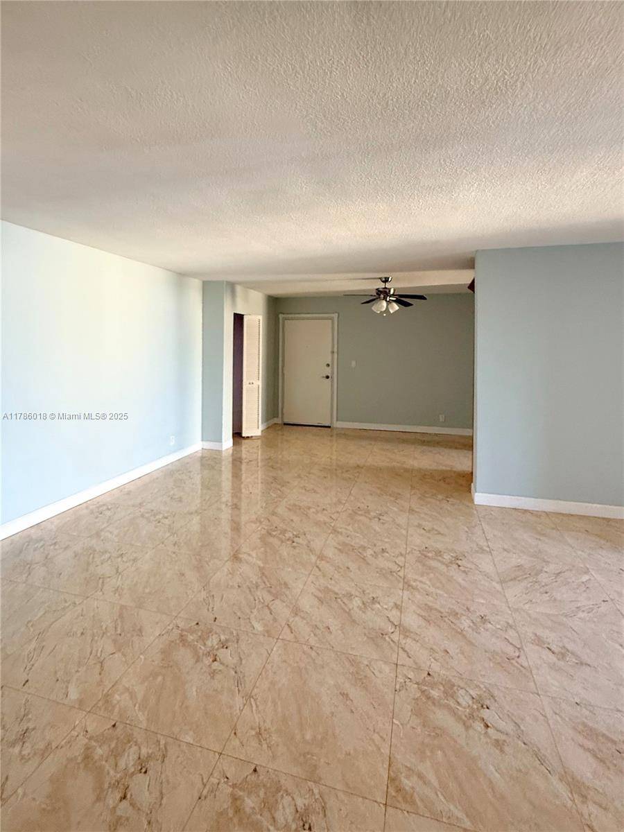 Miami, FL 33179,942 NE 199th St #4A