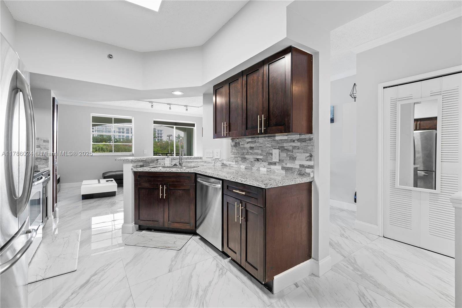 Aventura, FL 33160,3105 NE 184th St #7305
