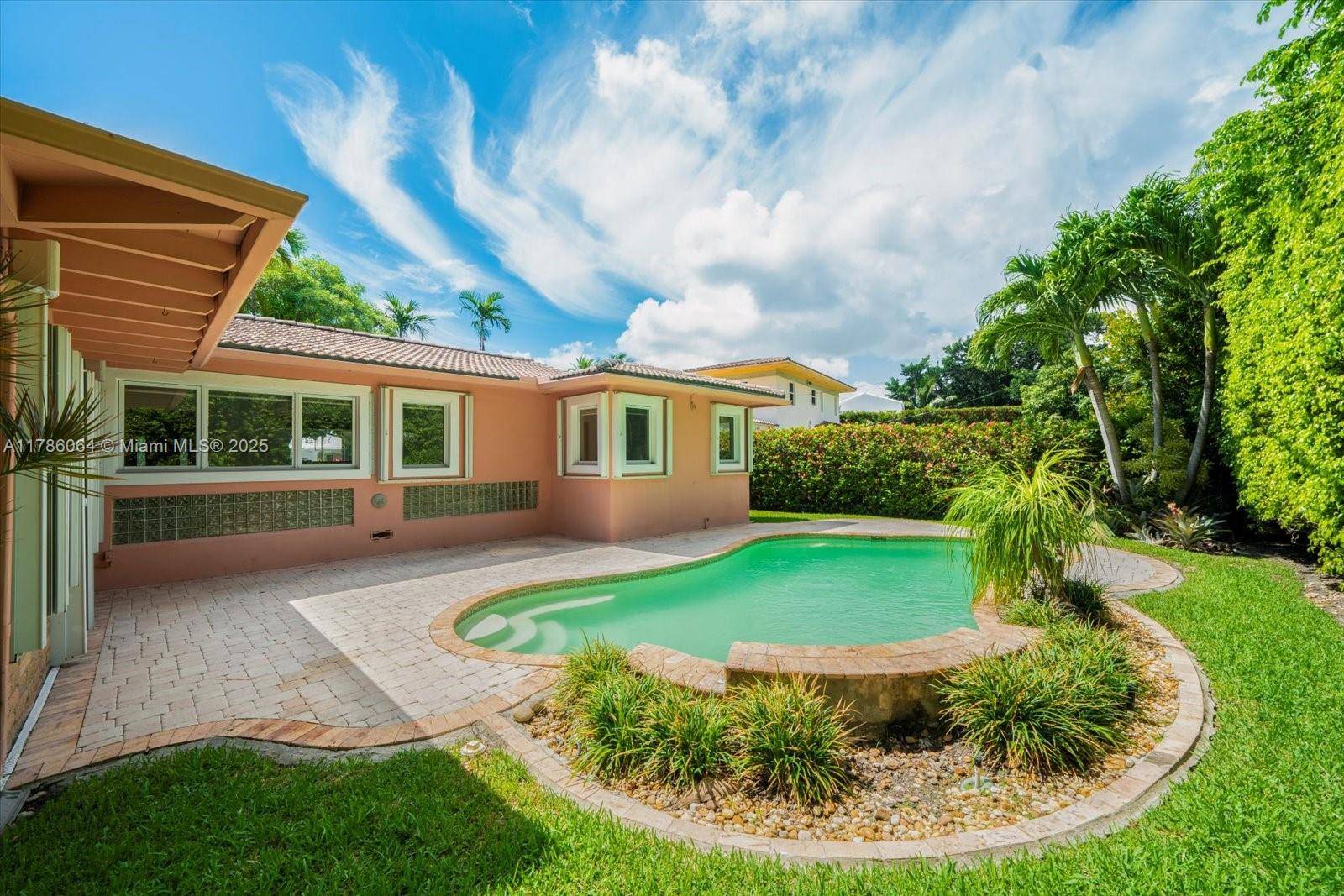 Miami Beach, FL 33140,4350 Nautilus Dr