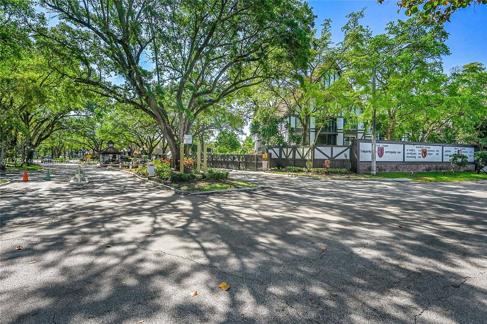 Lauderhill, FL 33319,3680 Inverrary Dr #1X