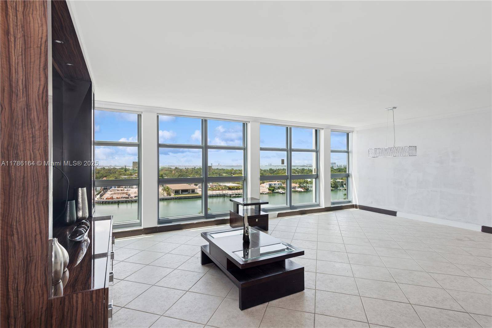 Miami Beach, FL 33140,5055 Collins Ave #10J