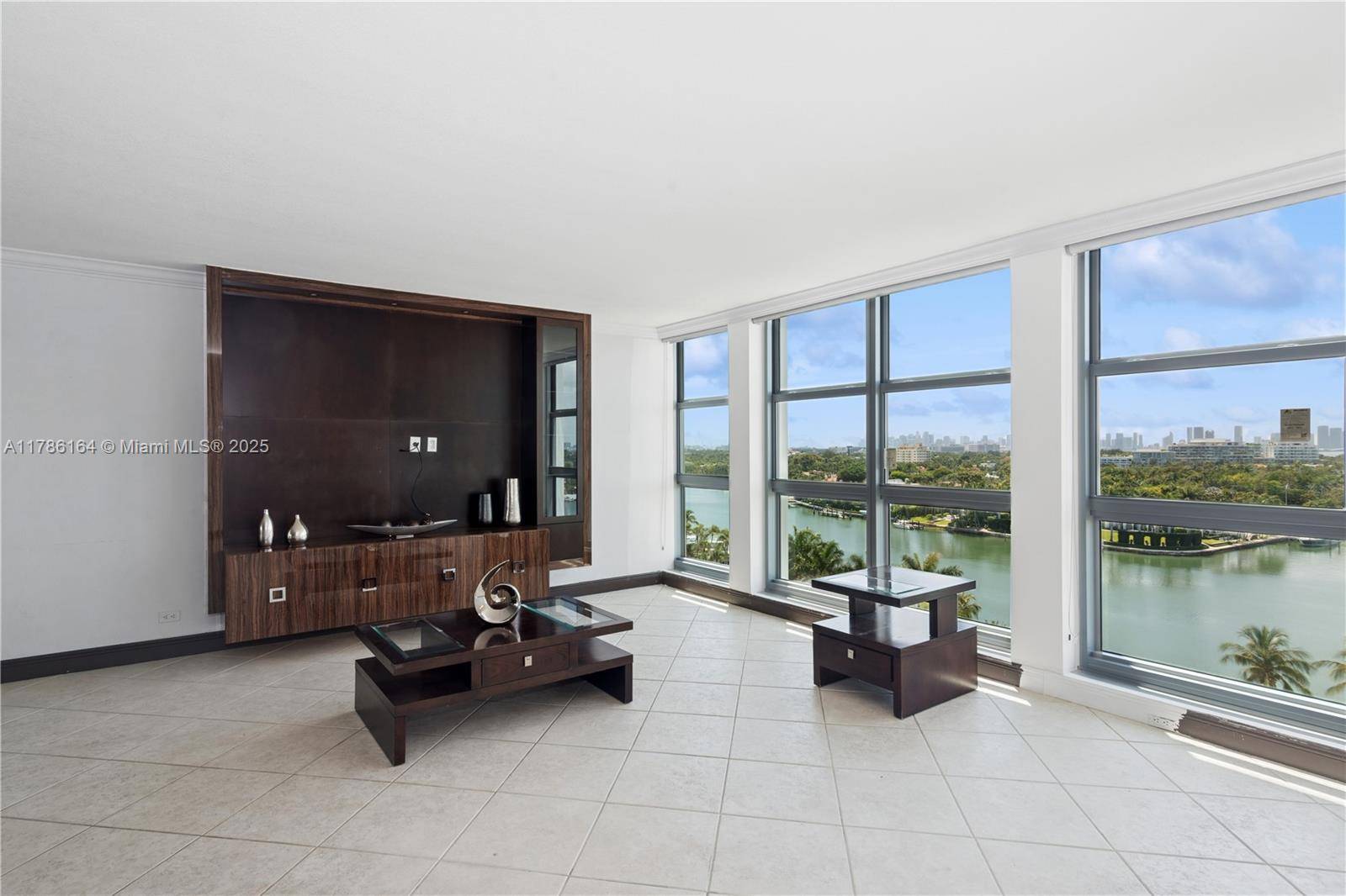 Miami Beach, FL 33140,5055 Collins Ave #10J