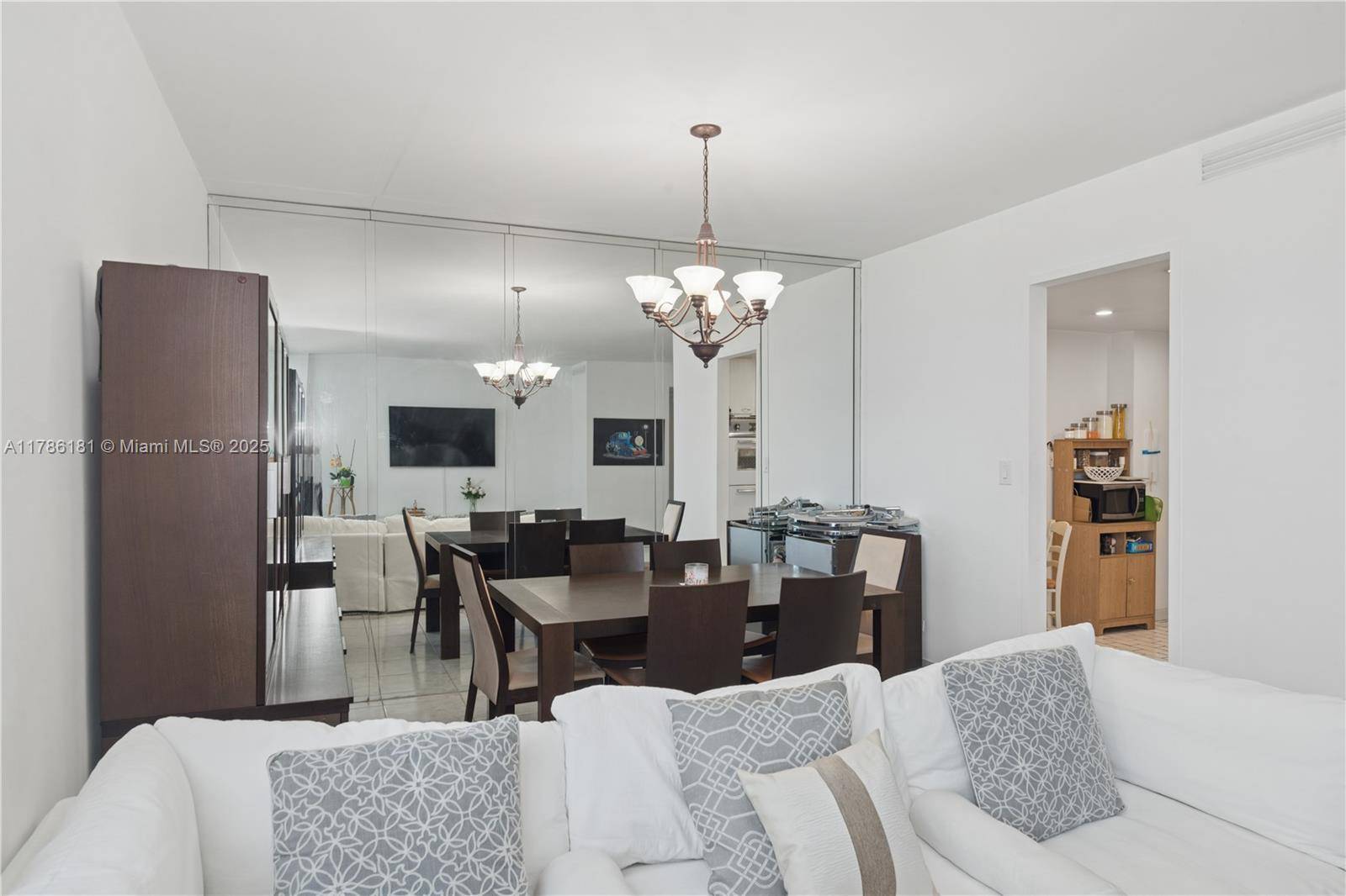 Miami Beach, FL 33140,5055 Collins Ave #5F