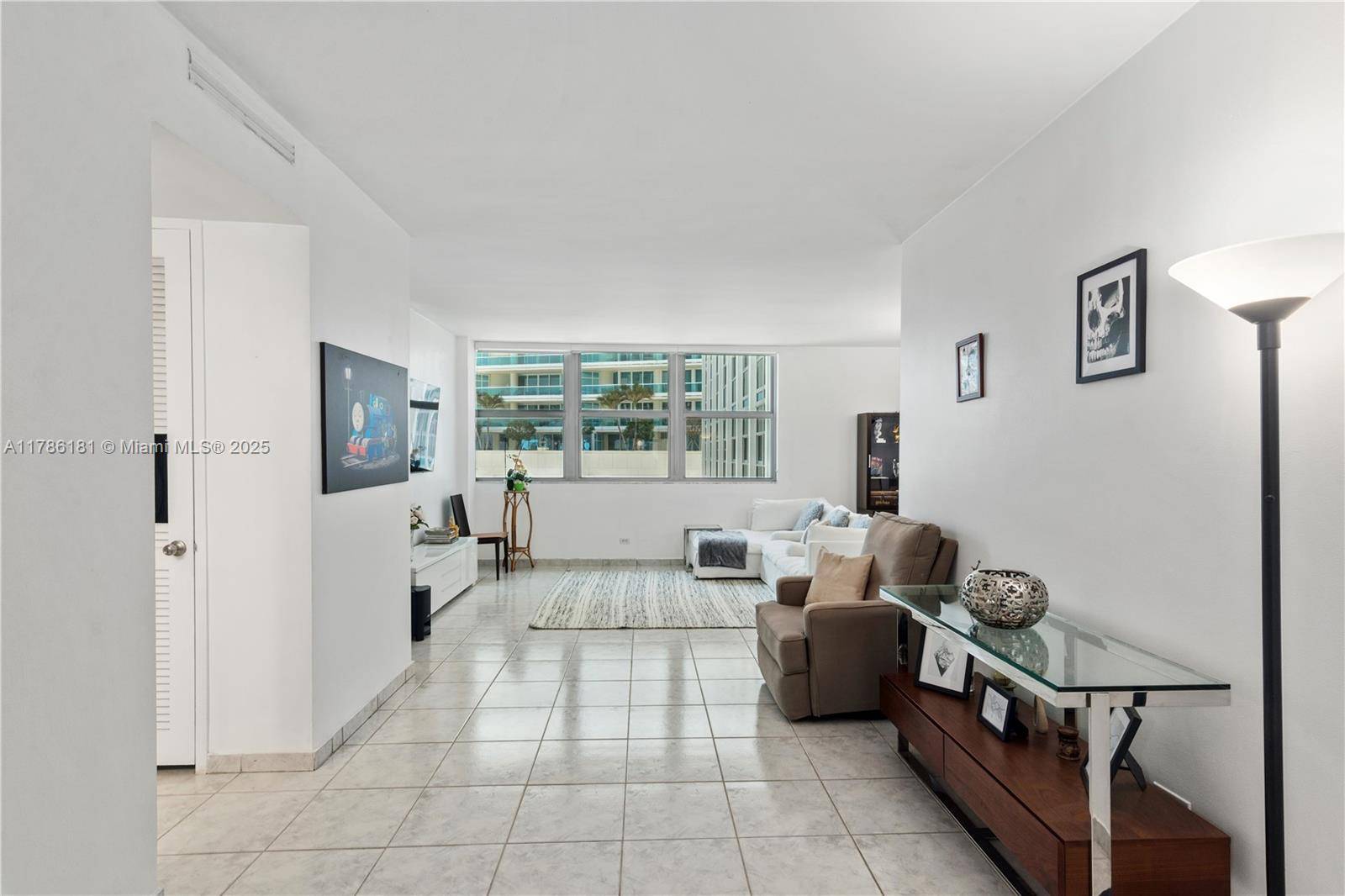 Miami Beach, FL 33140,5055 Collins Ave #5F