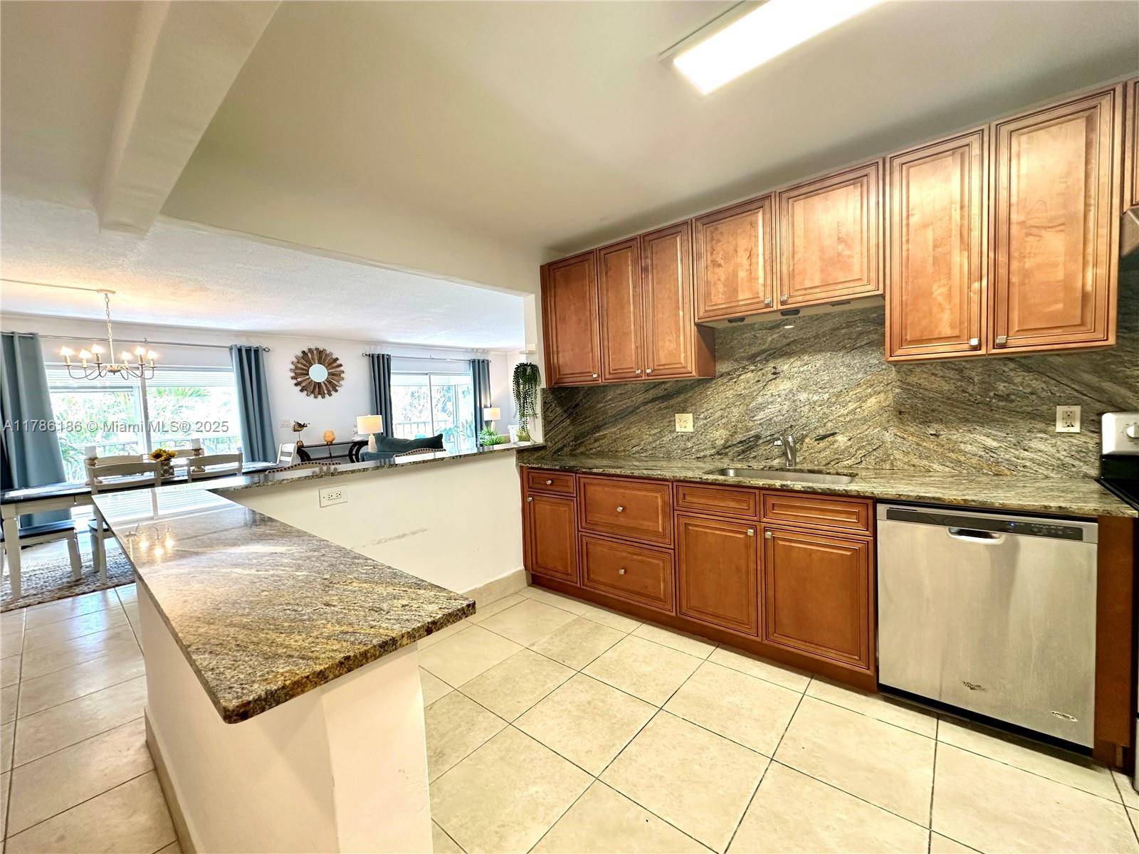 Hollywood, FL 33021,1001 Hillcrest Ct #306