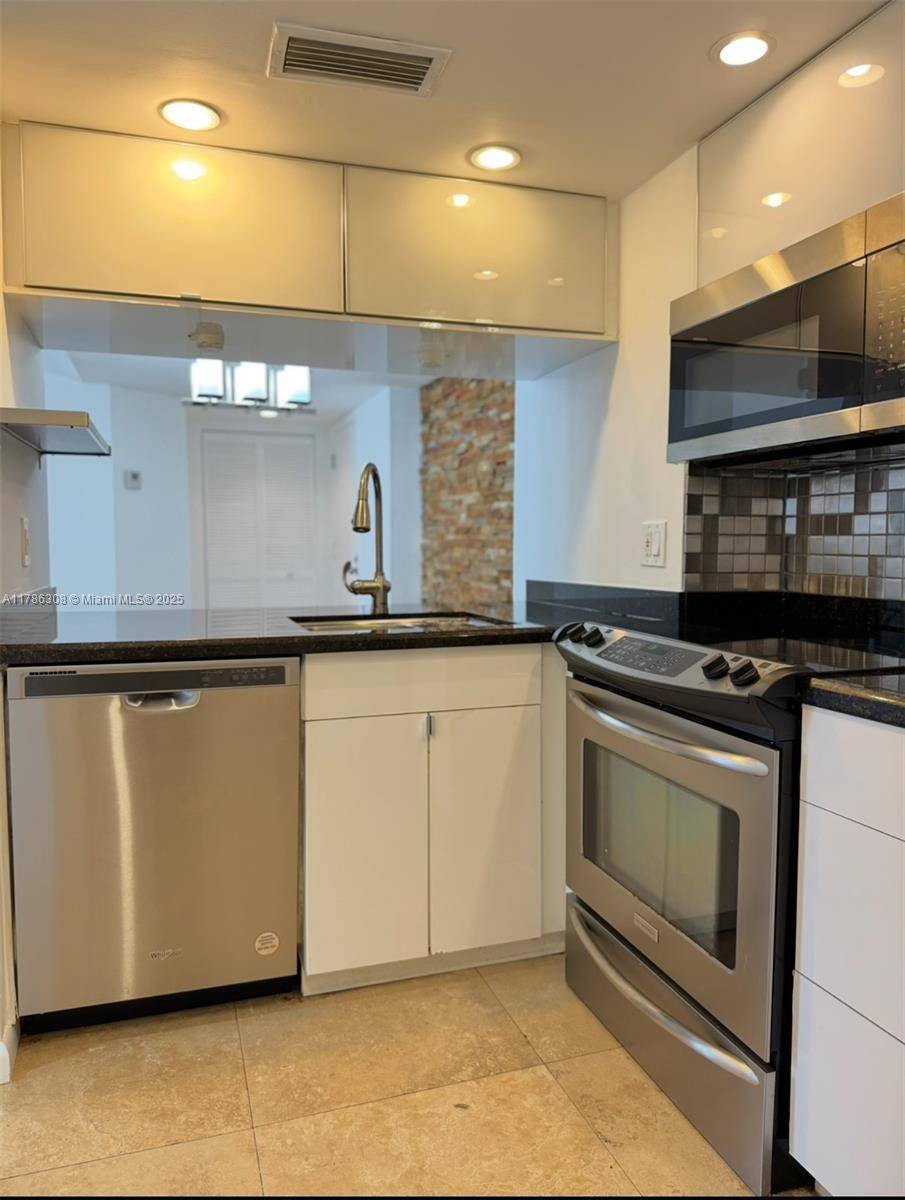 Miami, FL 33131,770 NE Claughton Island Dr #1103