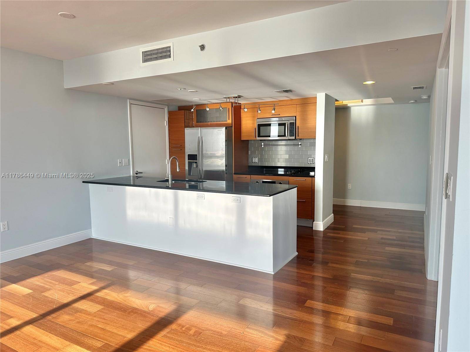 Miami, FL 33132,50 Biscayne Blvd #3302