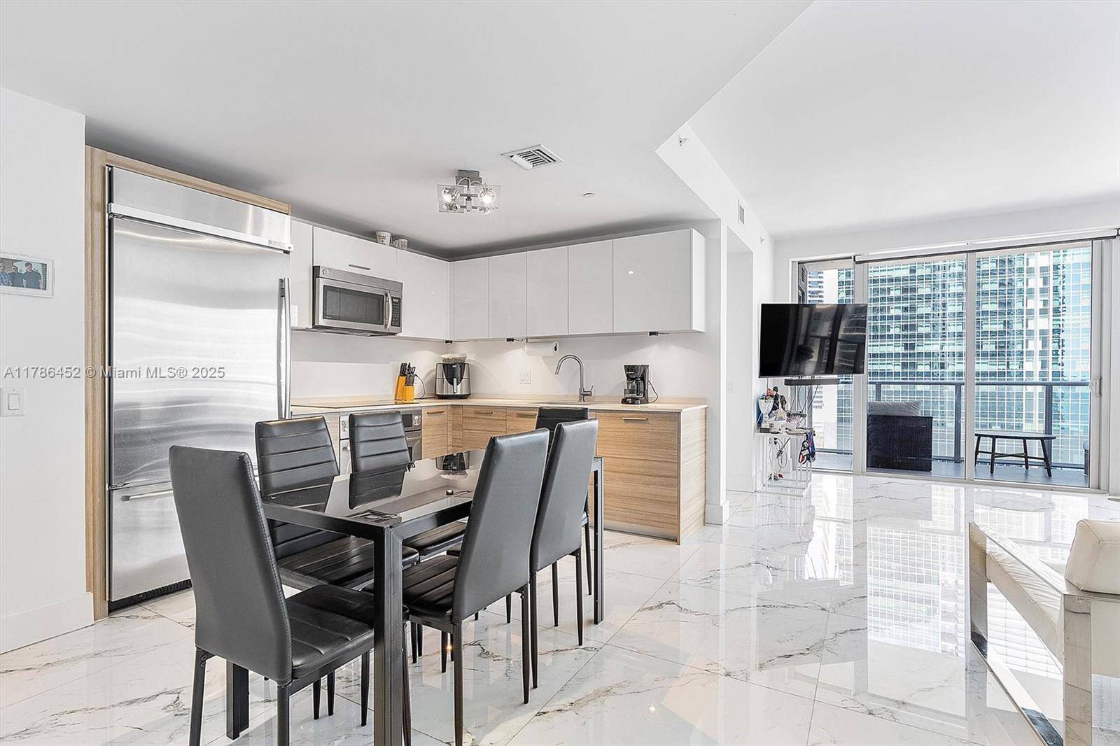 Miami, FL 33131,1300 Brickell Bay Dr #2402