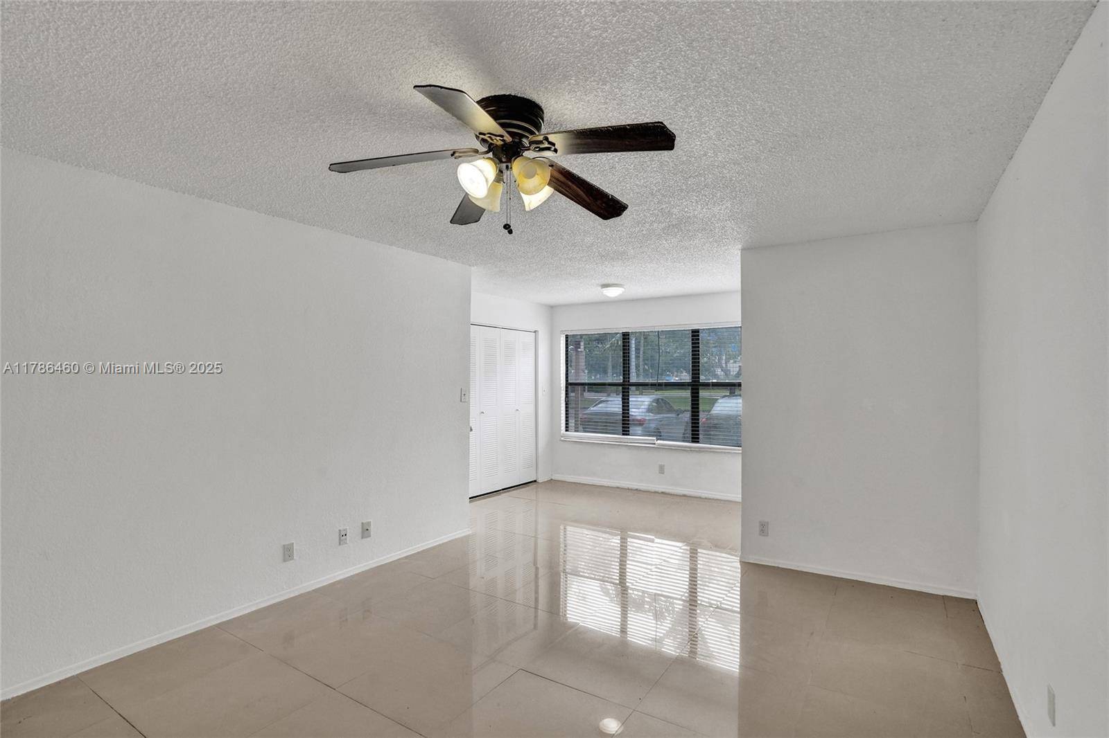 Davie, FL 33328,2946 S University Dr #7108