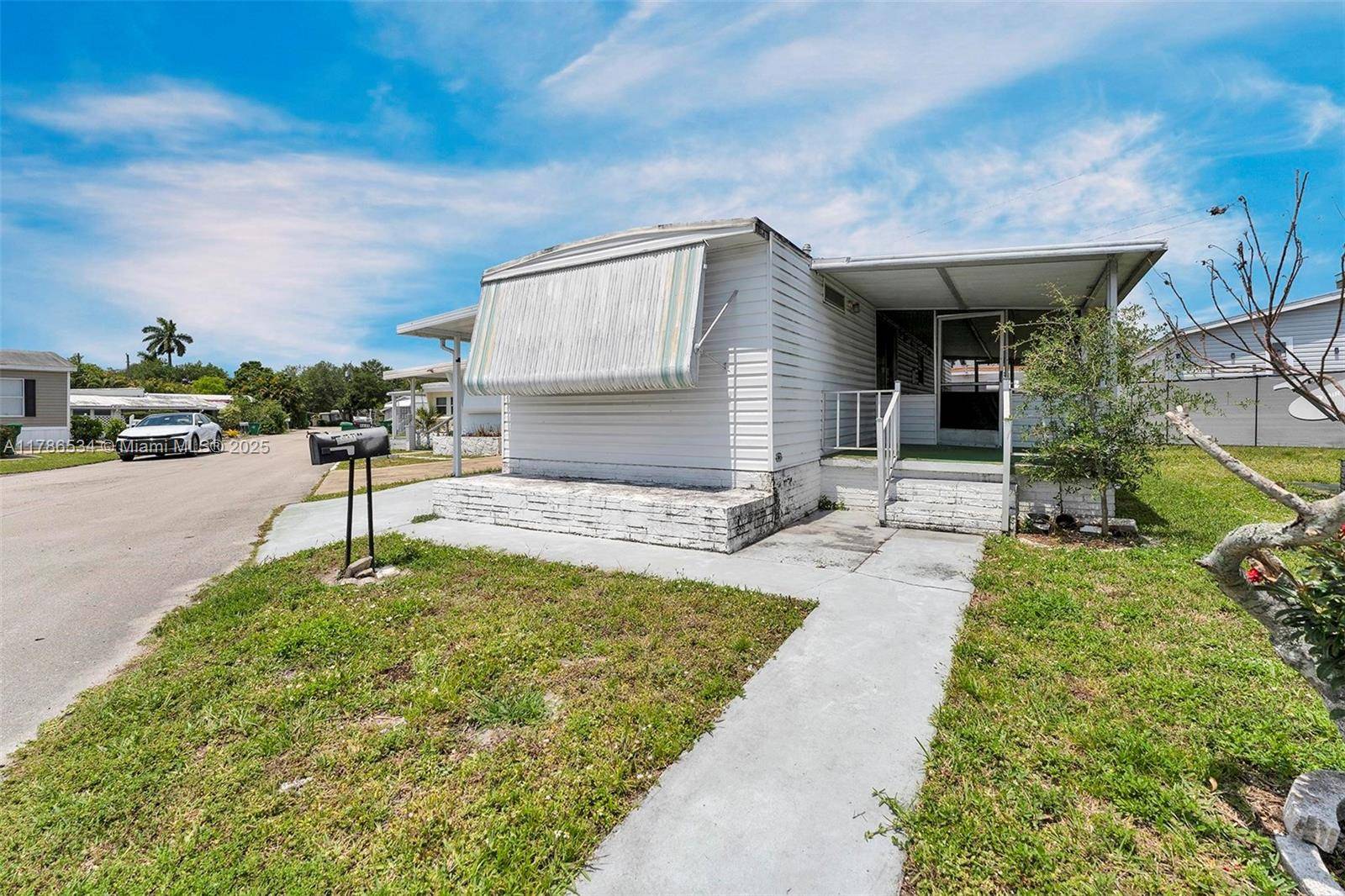 Davie, FL 33324,8641 SW 15th Ct
