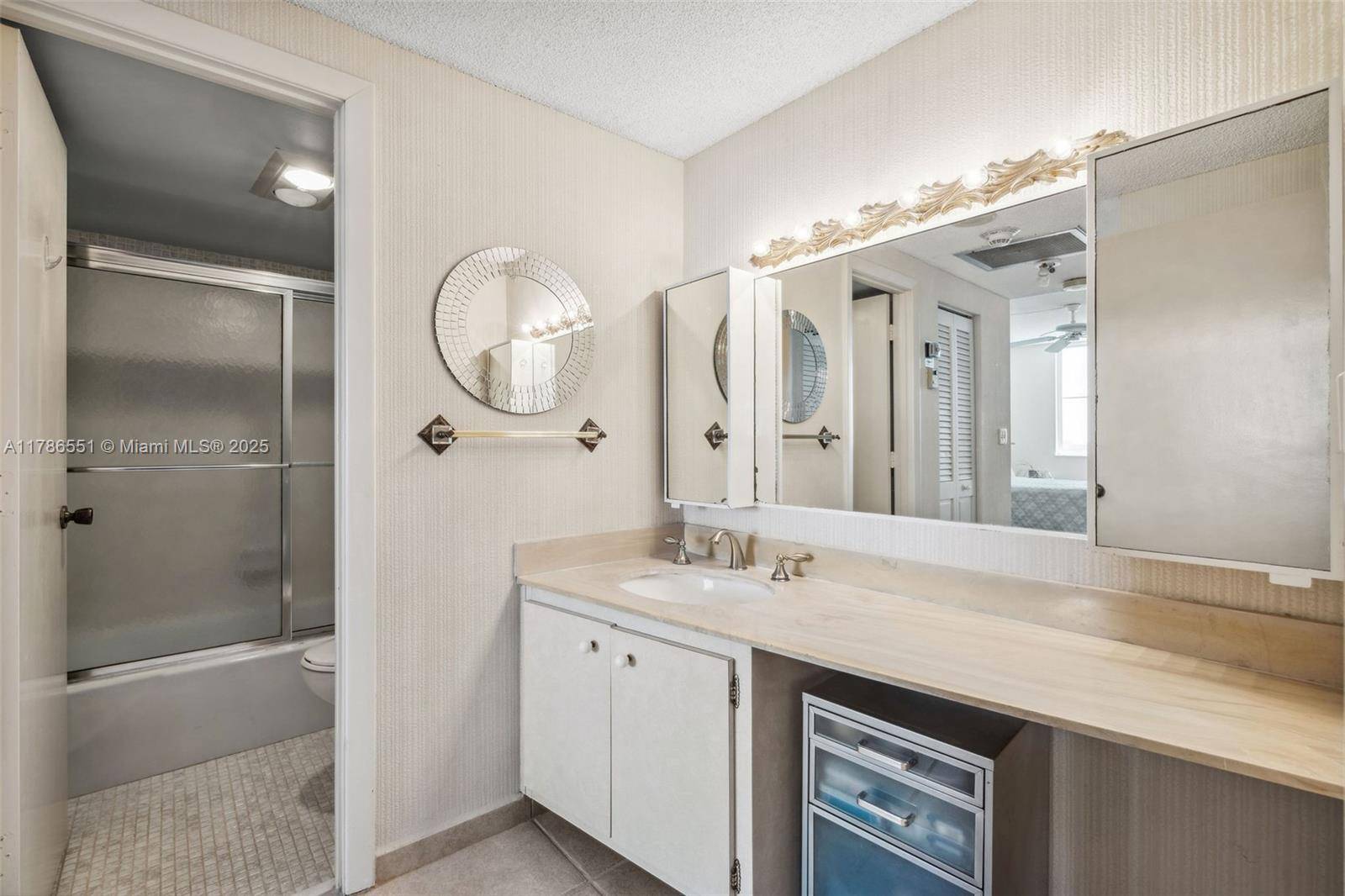 Sunny Isles Beach, FL 33160,300 Bayview Dr #1214